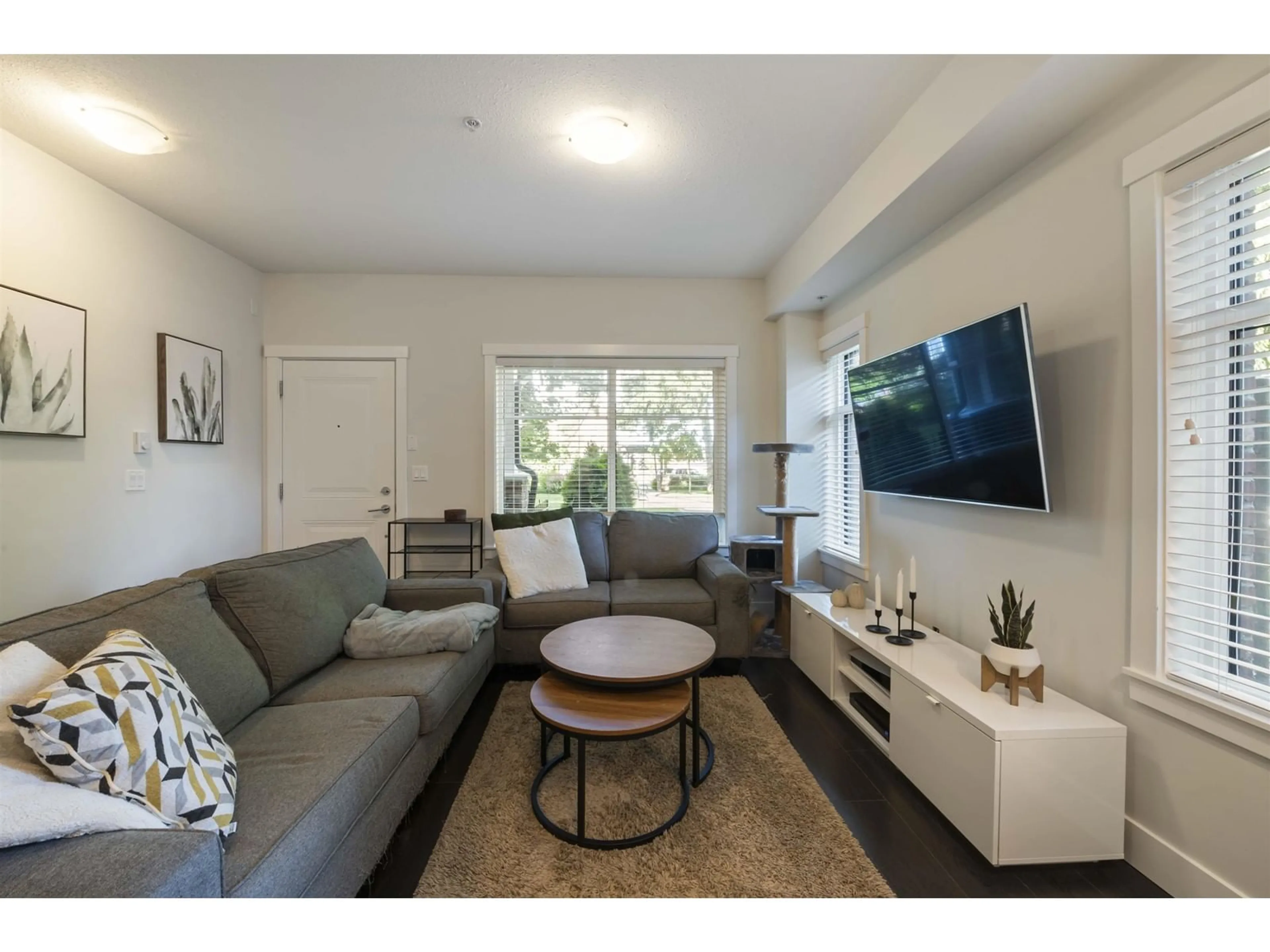 Living room with furniture, unknown for 101 - 16528 24A, Surrey British Columbia V3Z0P4