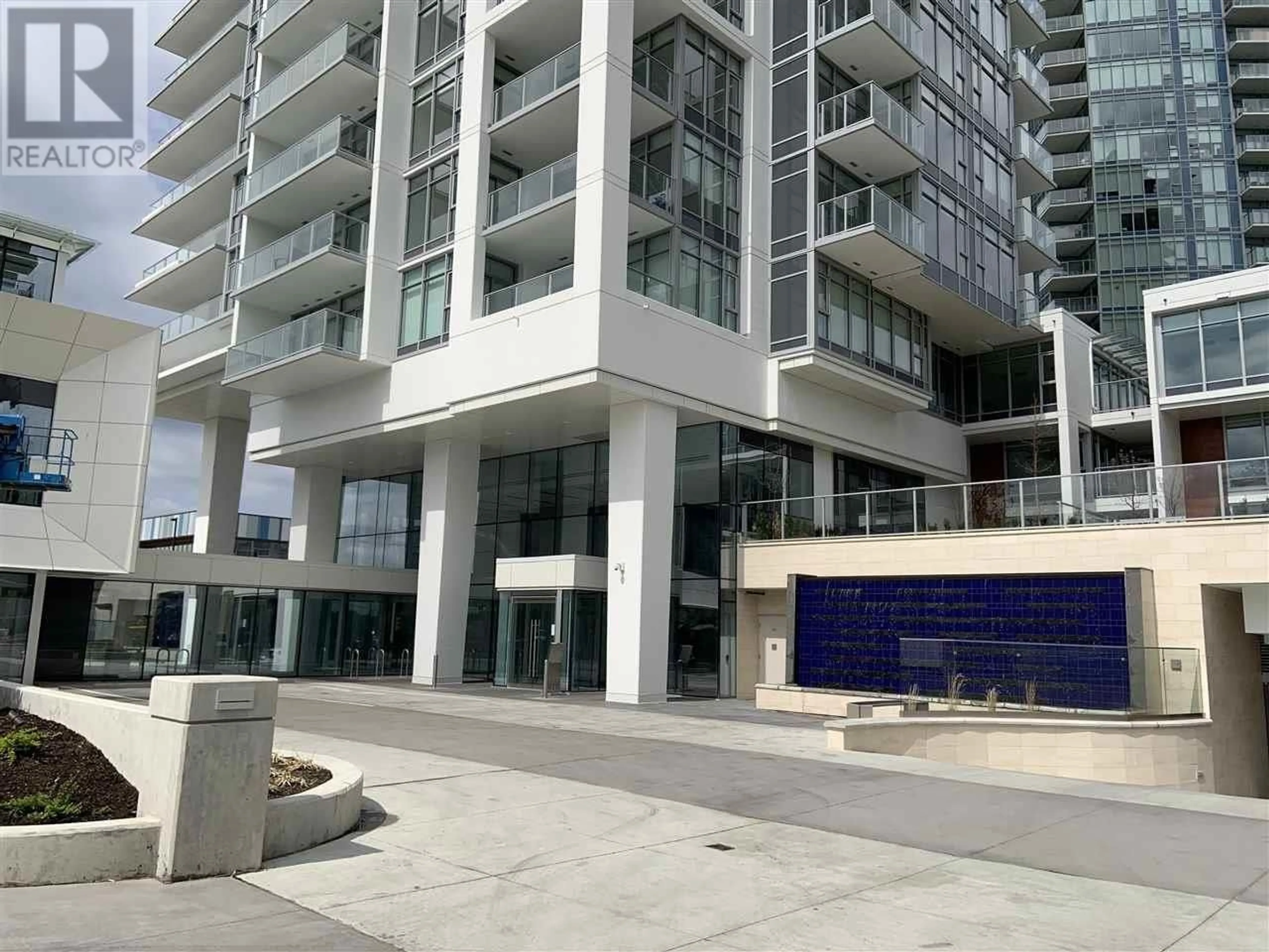 Indoor foyer for 2202 - 1888 GILMORE DRIVE, Burnaby British Columbia V5C0L2