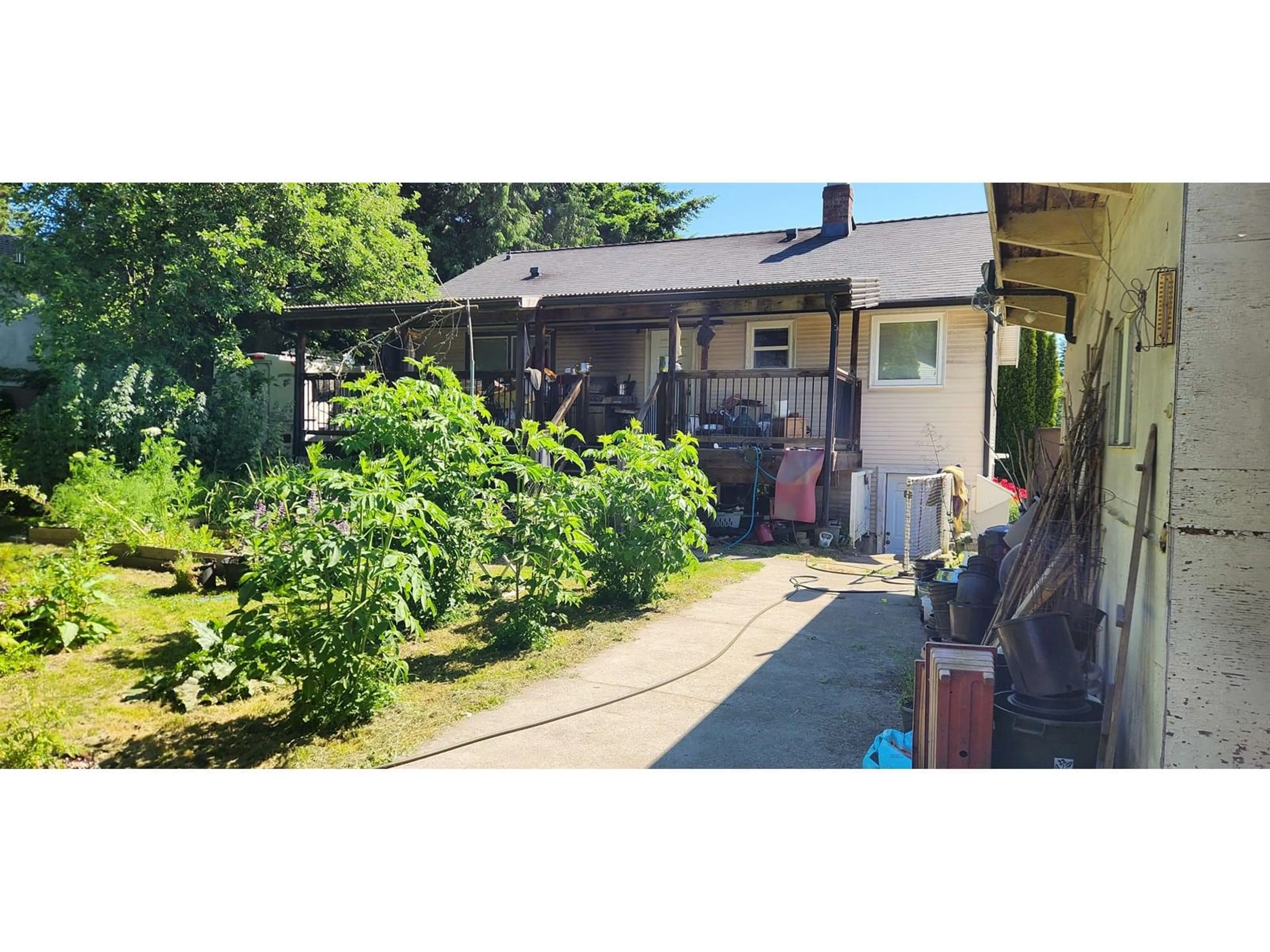 A pic from outside/outdoor area/front of a property/back of a property/a pic from drone, street for 8631 BROOKE, Delta British Columbia V4C4G2
