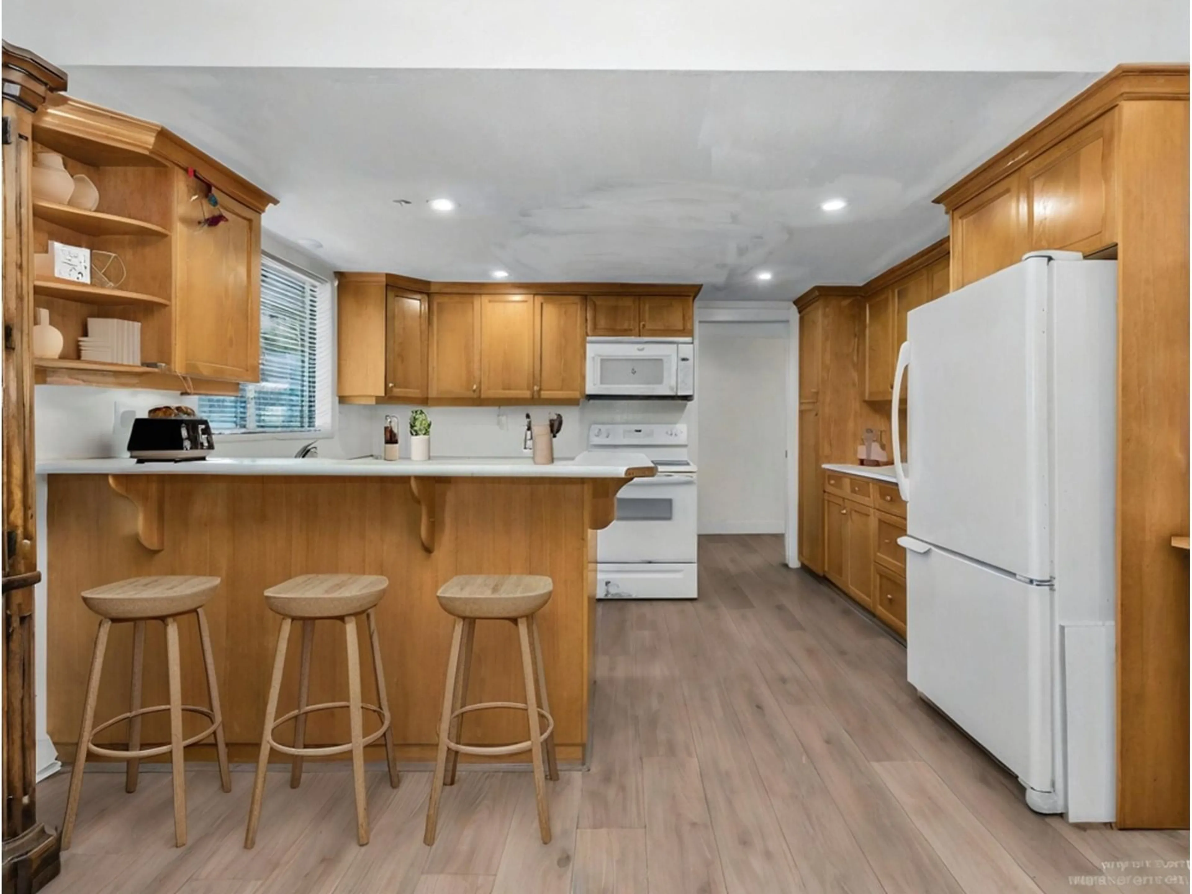 Open concept kitchen, wood/laminate floor for 6497 131A, Surrey British Columbia V3W7P4