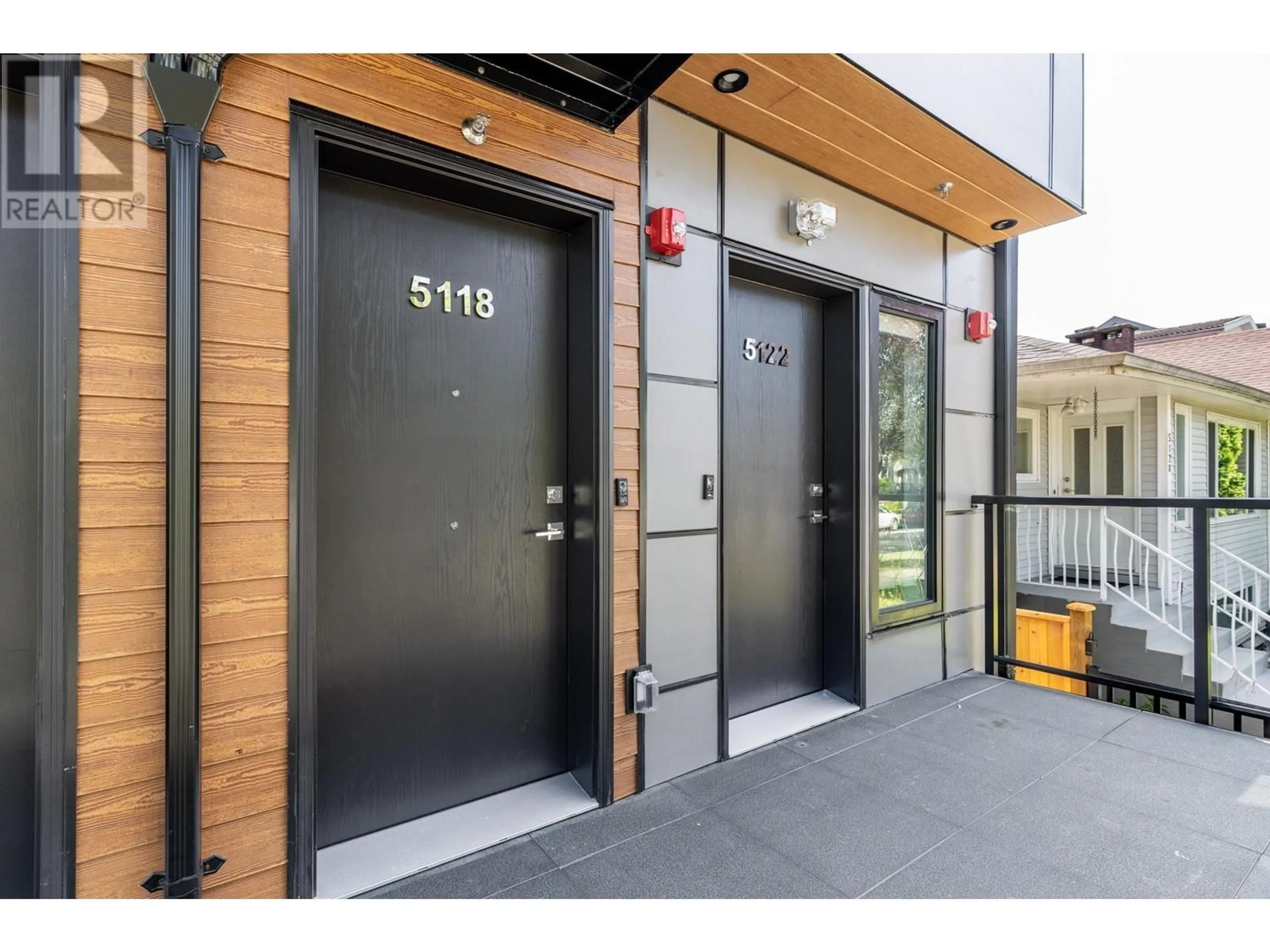 Indoor entryway for 5118 CHAMBERS STREET, Vancouver British Columbia V5R0L2