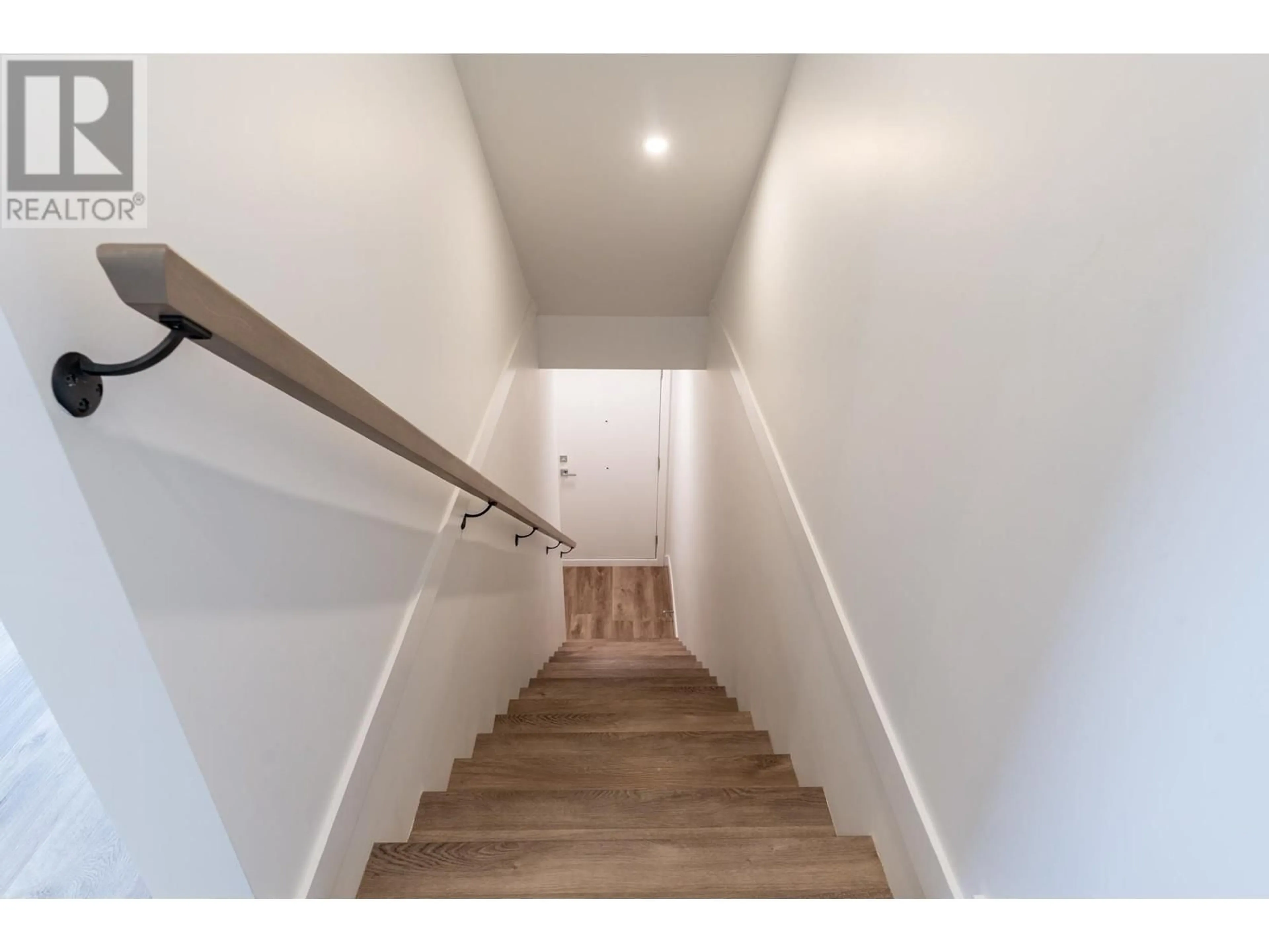 Stairs for 5118 CHAMBERS STREET, Vancouver British Columbia V5R0L2