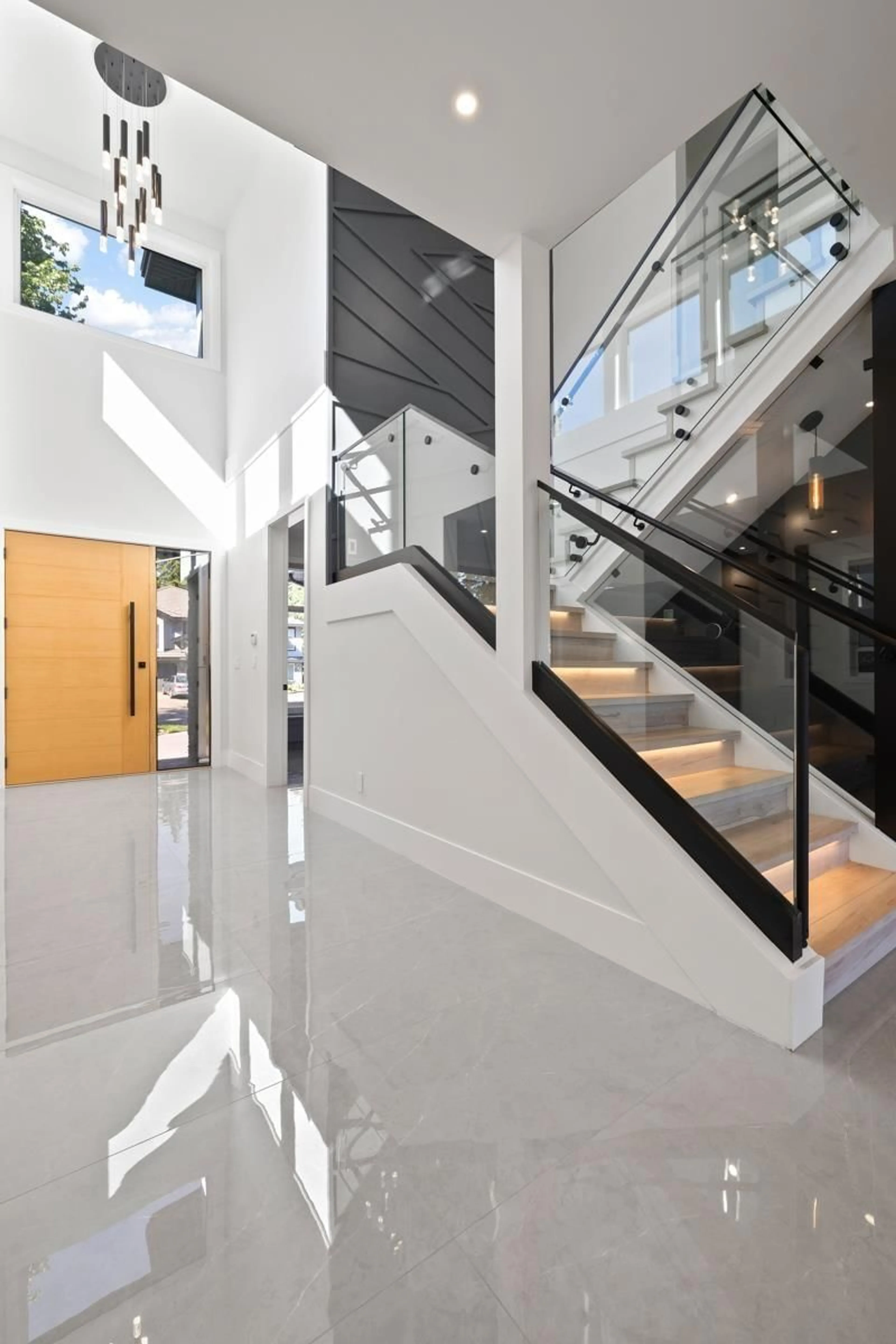 Indoor foyer for 13142 69A, Surrey British Columbia V3W6N9