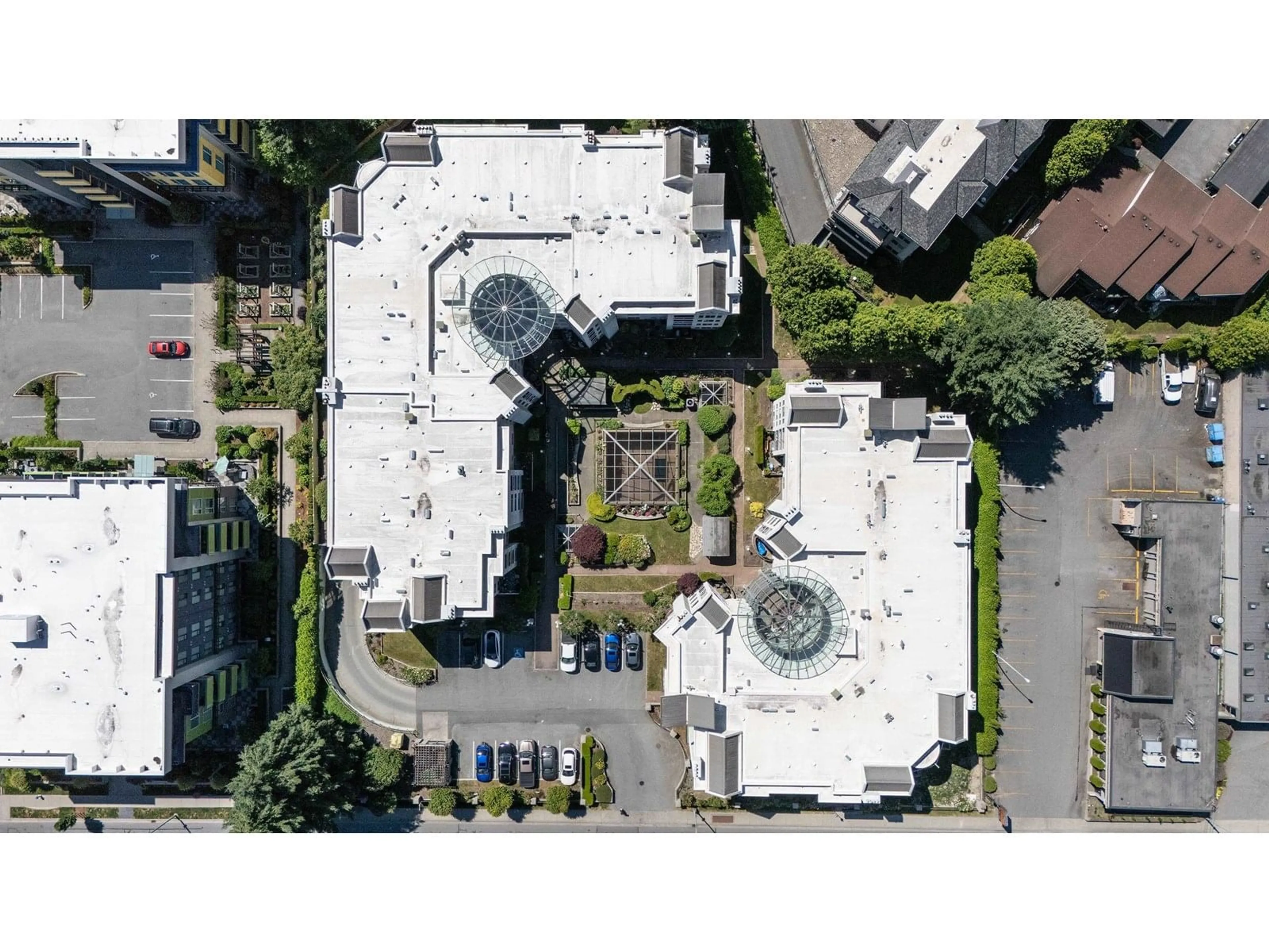 A pic from outside/outdoor area/front of a property/back of a property/a pic from drone, street for 303 - 2575 WARE, Abbotsford British Columbia V2S3E2