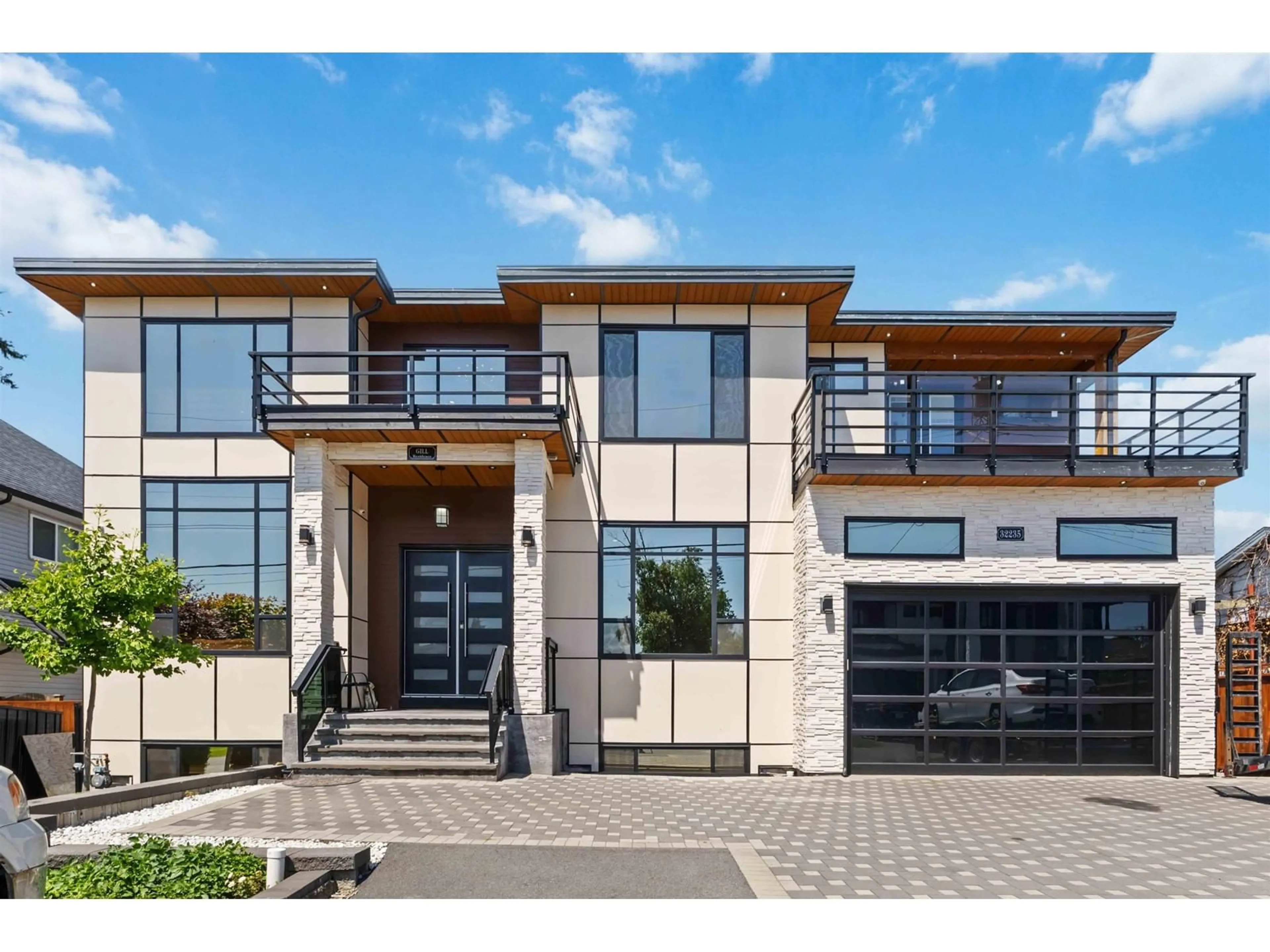 Home with brick exterior material, street for 32235 PINEVIEW, Abbotsford British Columbia V2T1R2