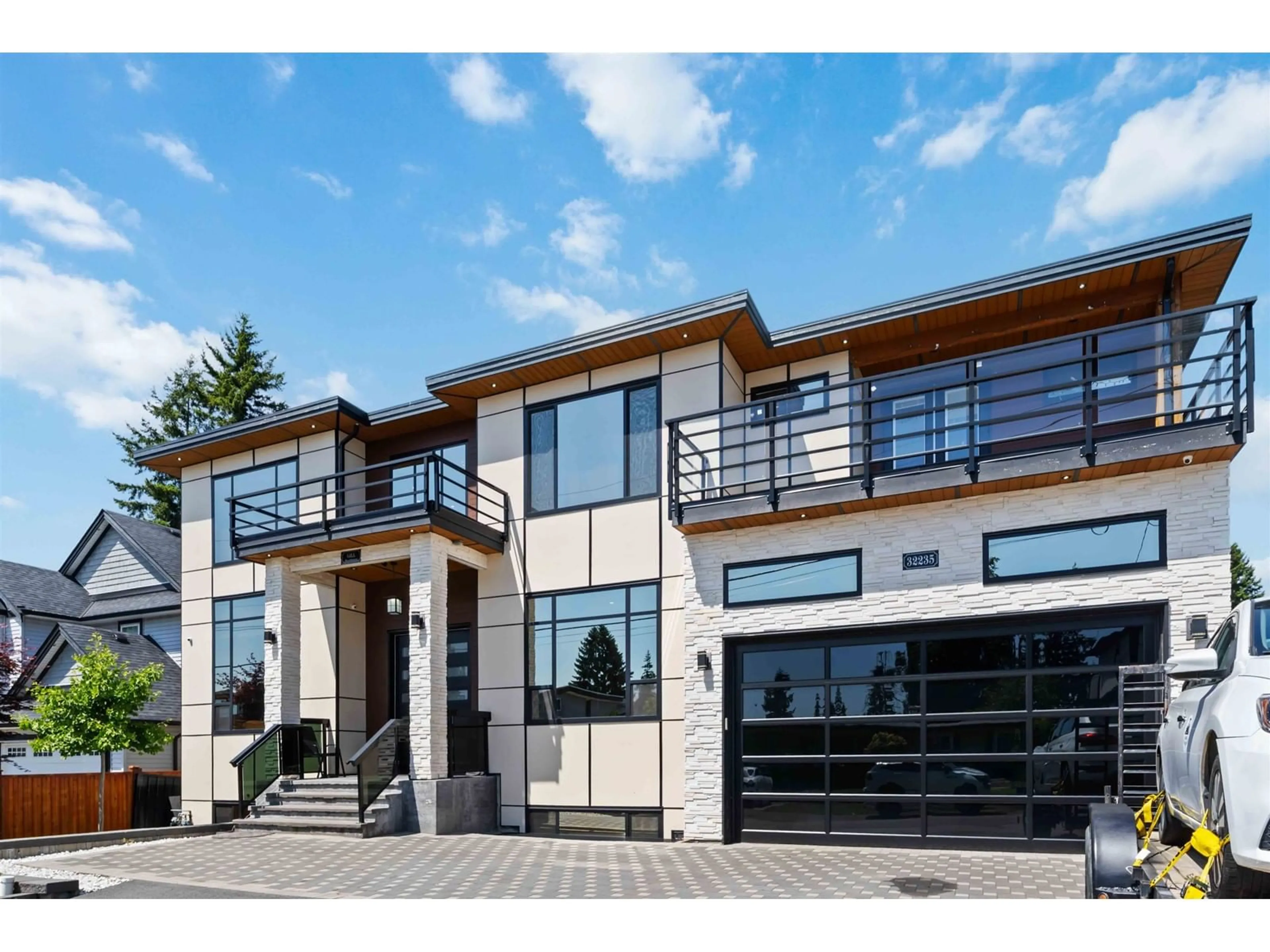 Home with brick exterior material, street for 32235 PINEVIEW, Abbotsford British Columbia V2T1R2