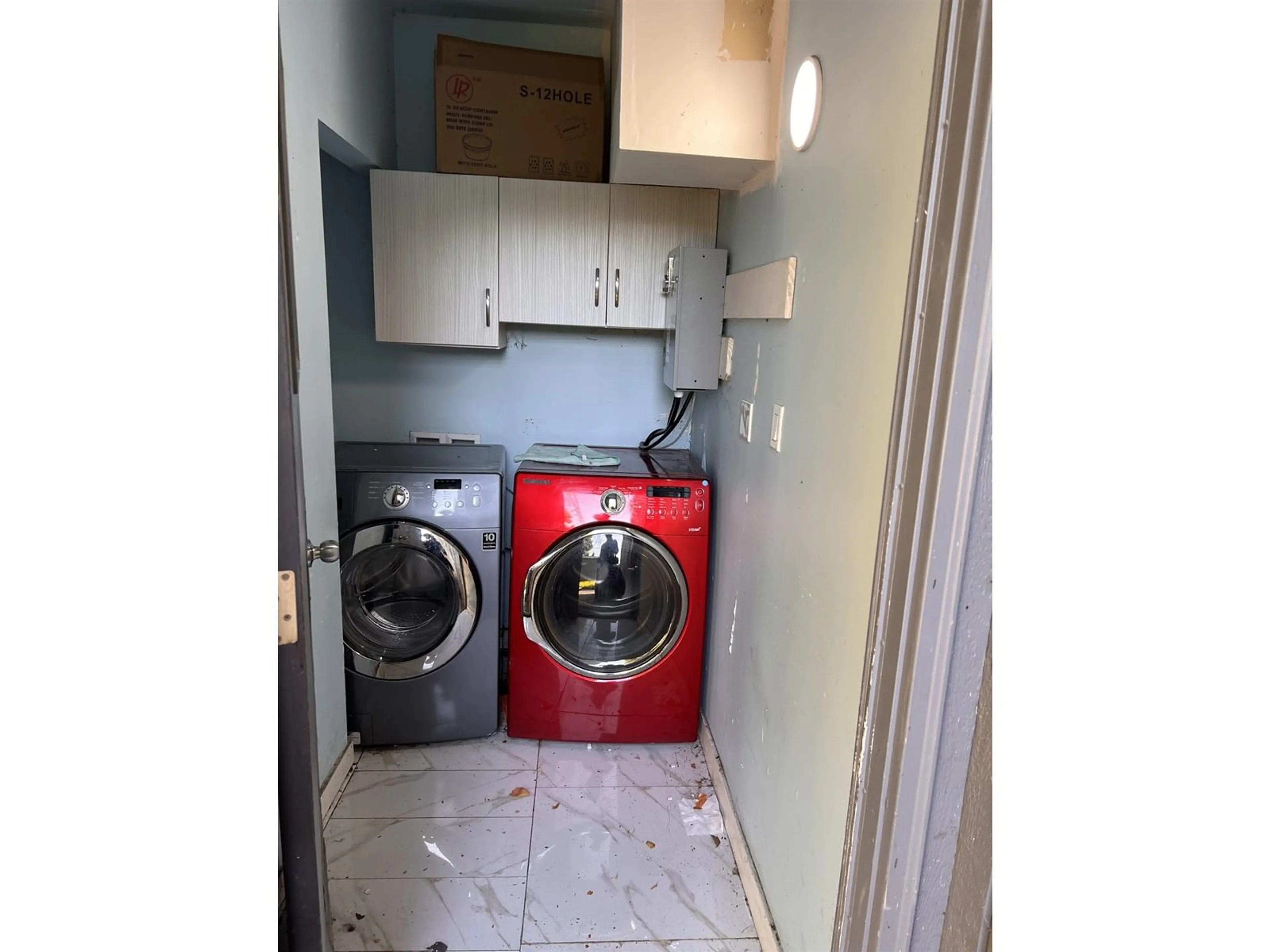 Laundry room for 12870 CARLUKE, Surrey British Columbia V3V6R4