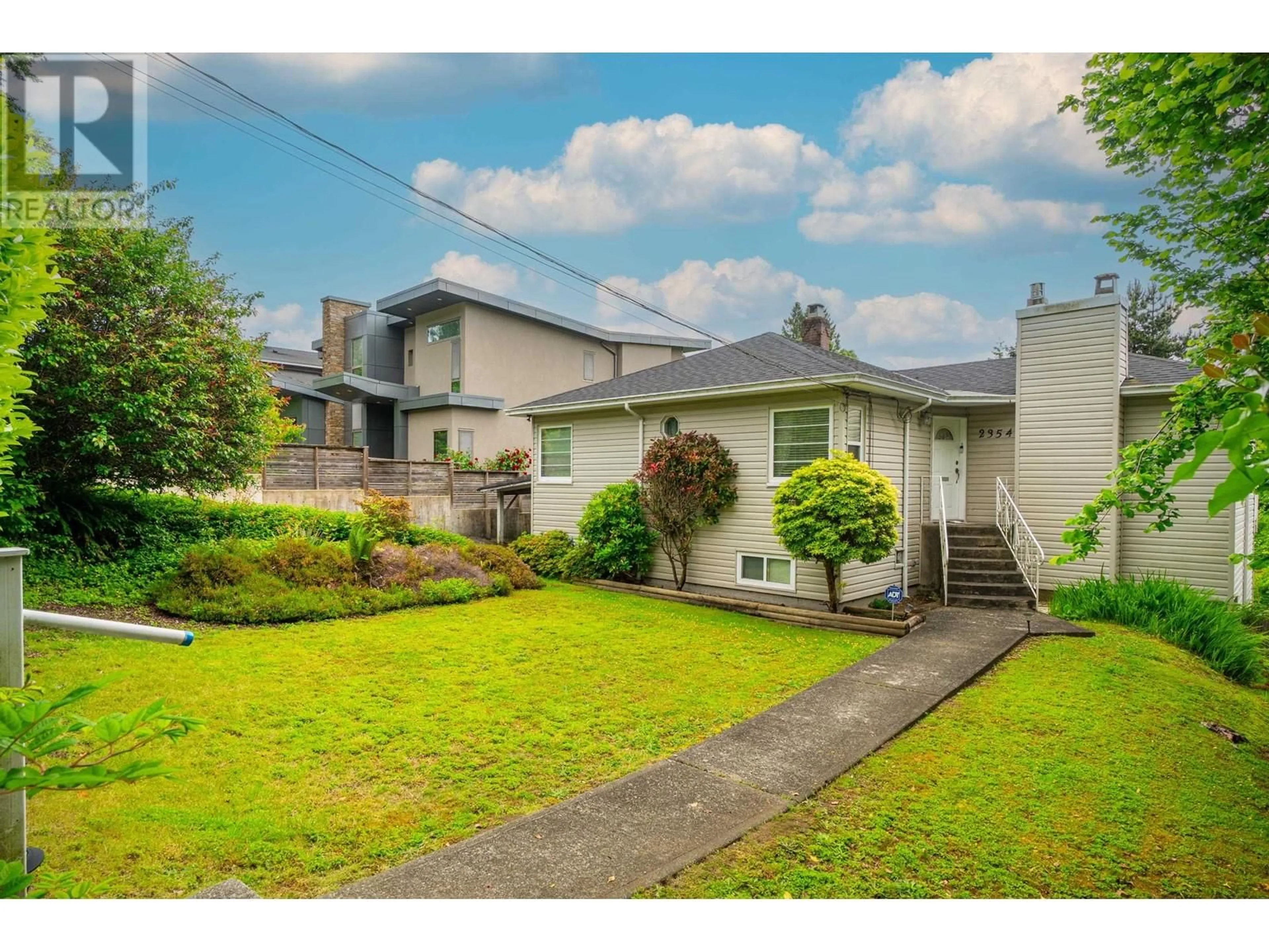 A pic from outside/outdoor area/front of a property/back of a property/a pic from drone, street for 2354 MATHERS AVENUE, West Vancouver British Columbia V7V2H6