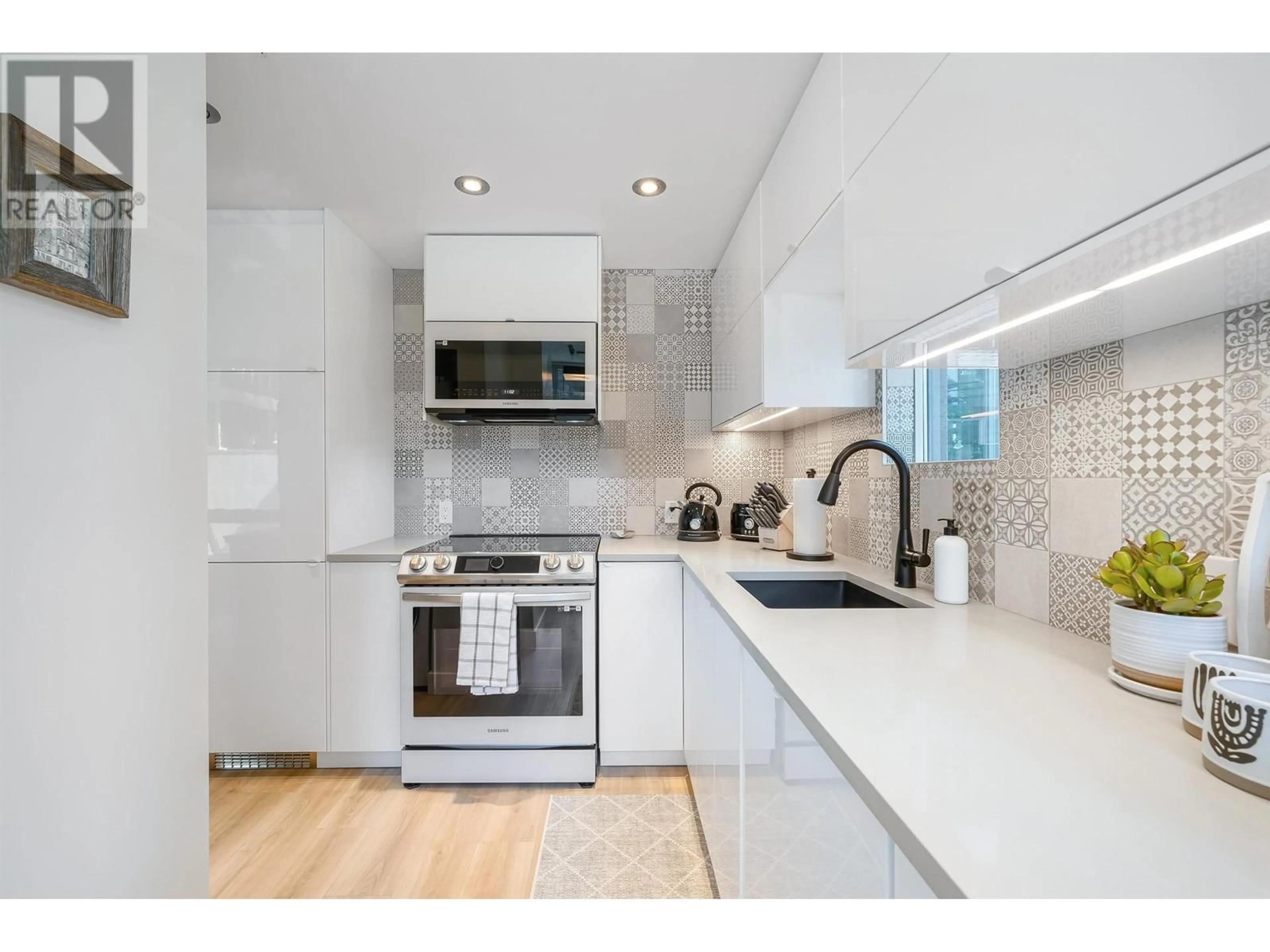Unknown for 707 - 1166 MELVILLE STREET, Vancouver British Columbia V6E4P5