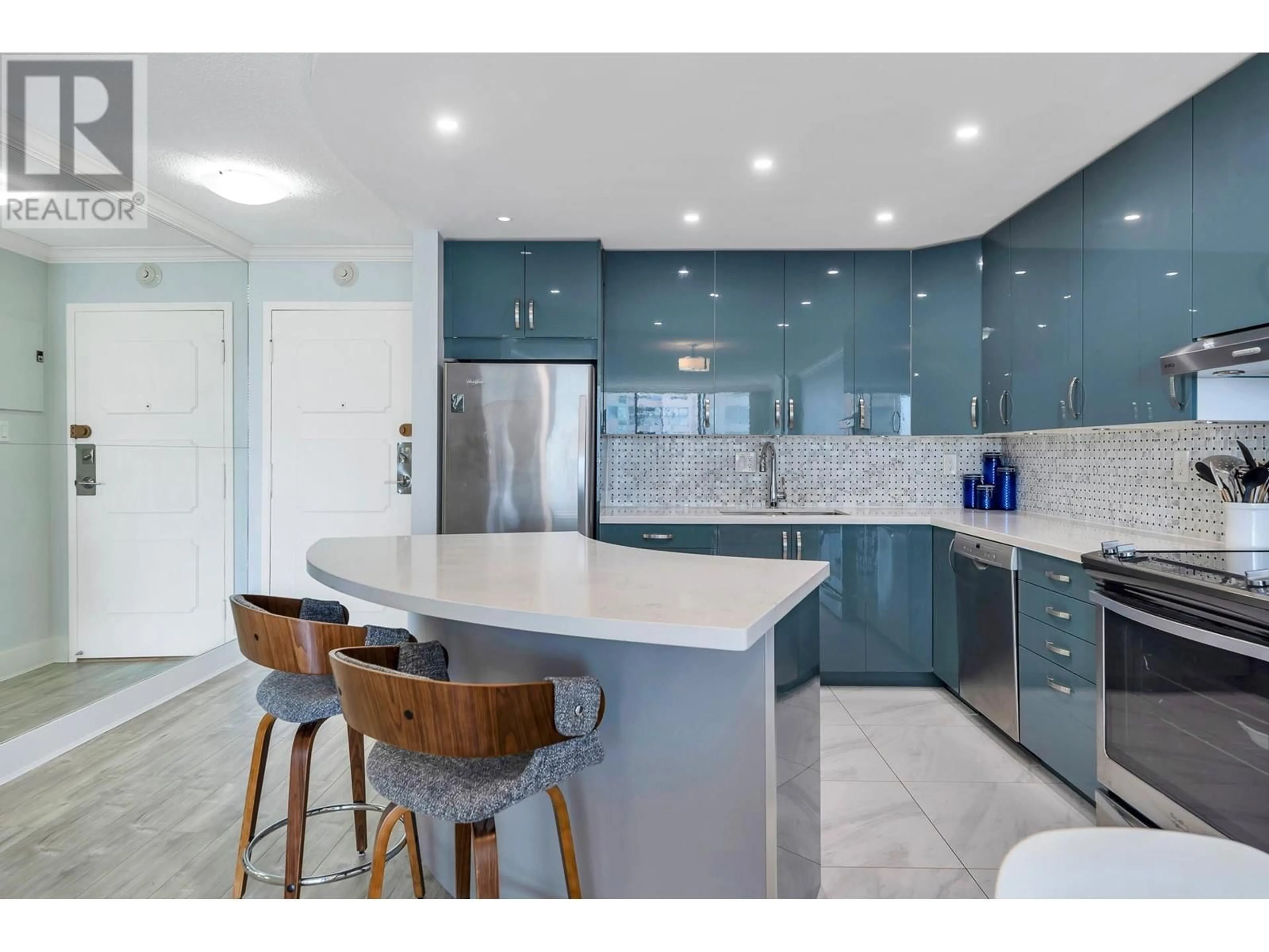 Open concept kitchen, ceramic/tile floor for 805 - 710 SEVENTH AVENUE, New Westminster British Columbia V3M5V3