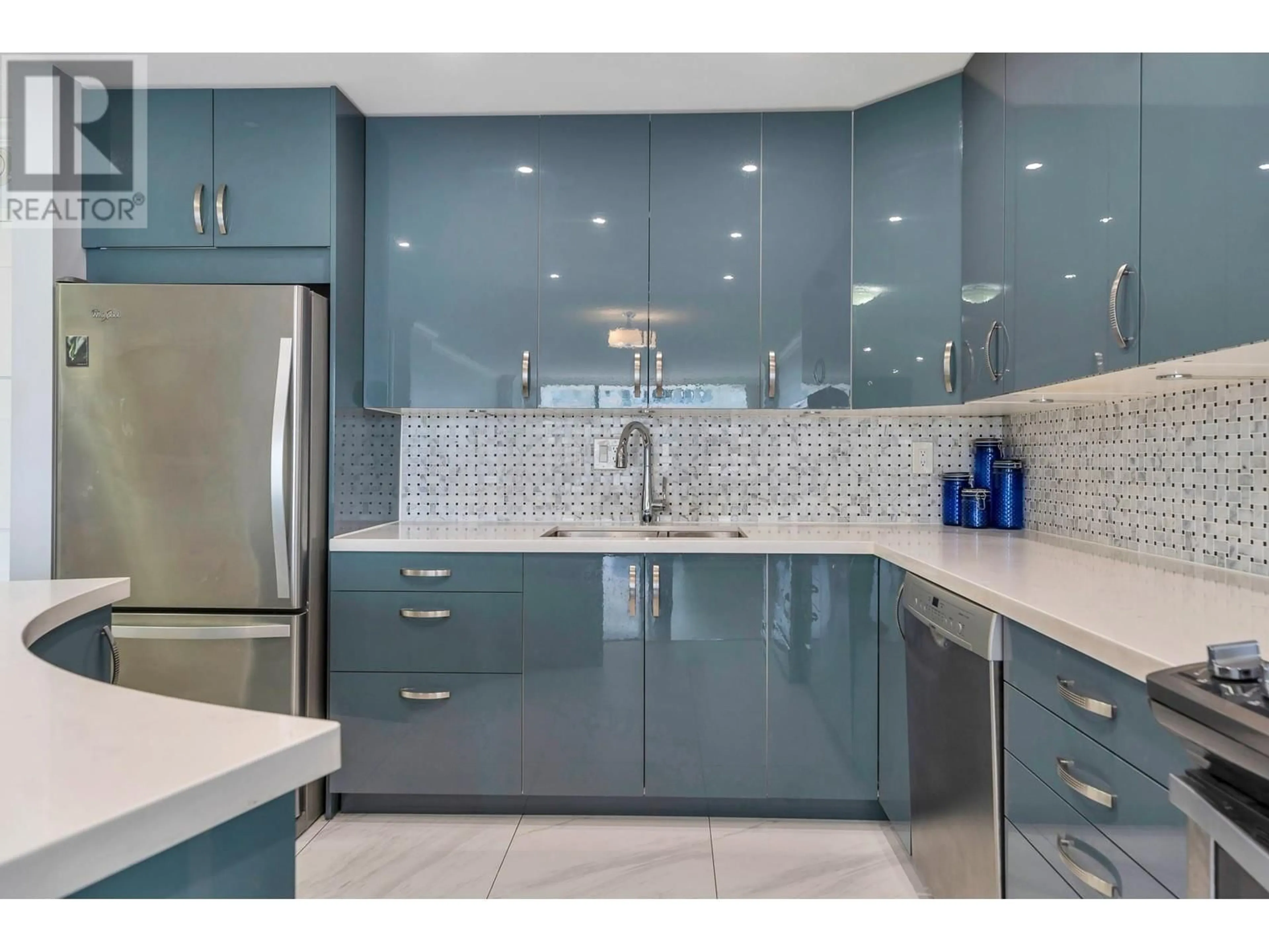 Contemporary kitchen, ceramic/tile floor for 805 - 710 SEVENTH AVENUE, New Westminster British Columbia V3M5V3