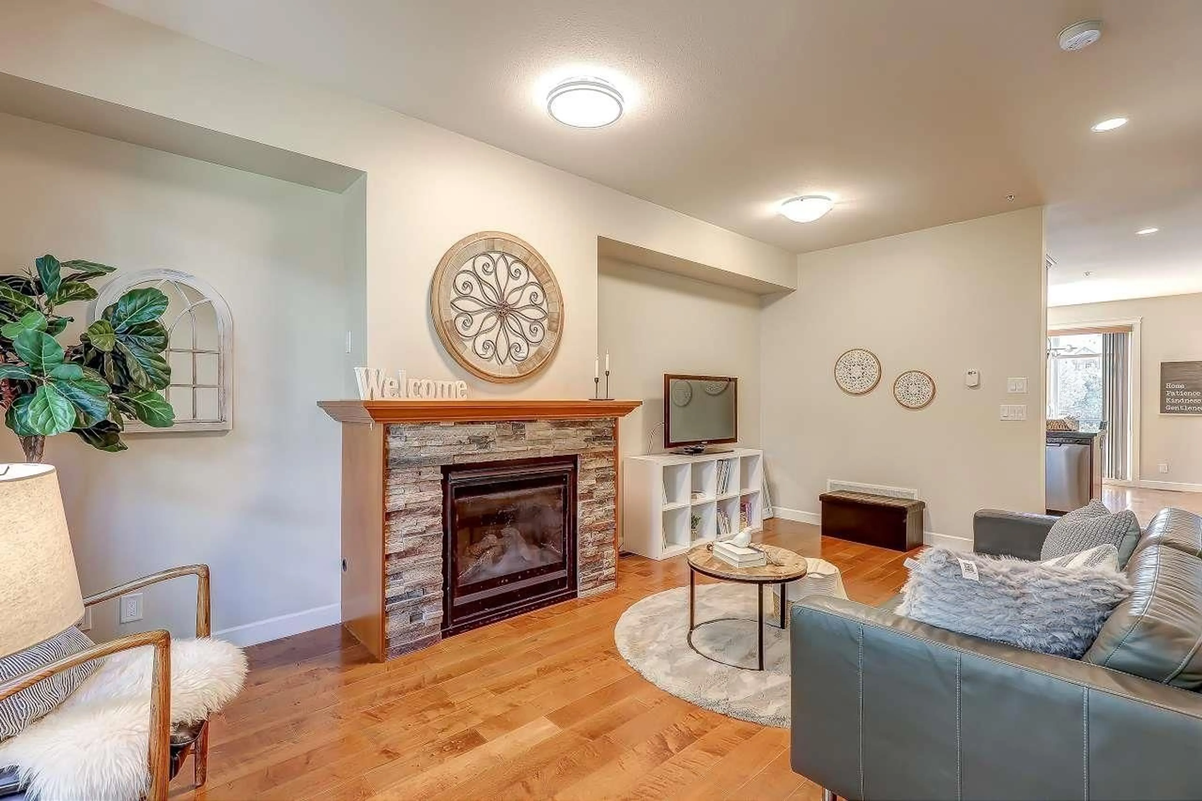 Living room with furniture, unknown for 55 - 8068 207, Langley British Columbia V2Y0M9