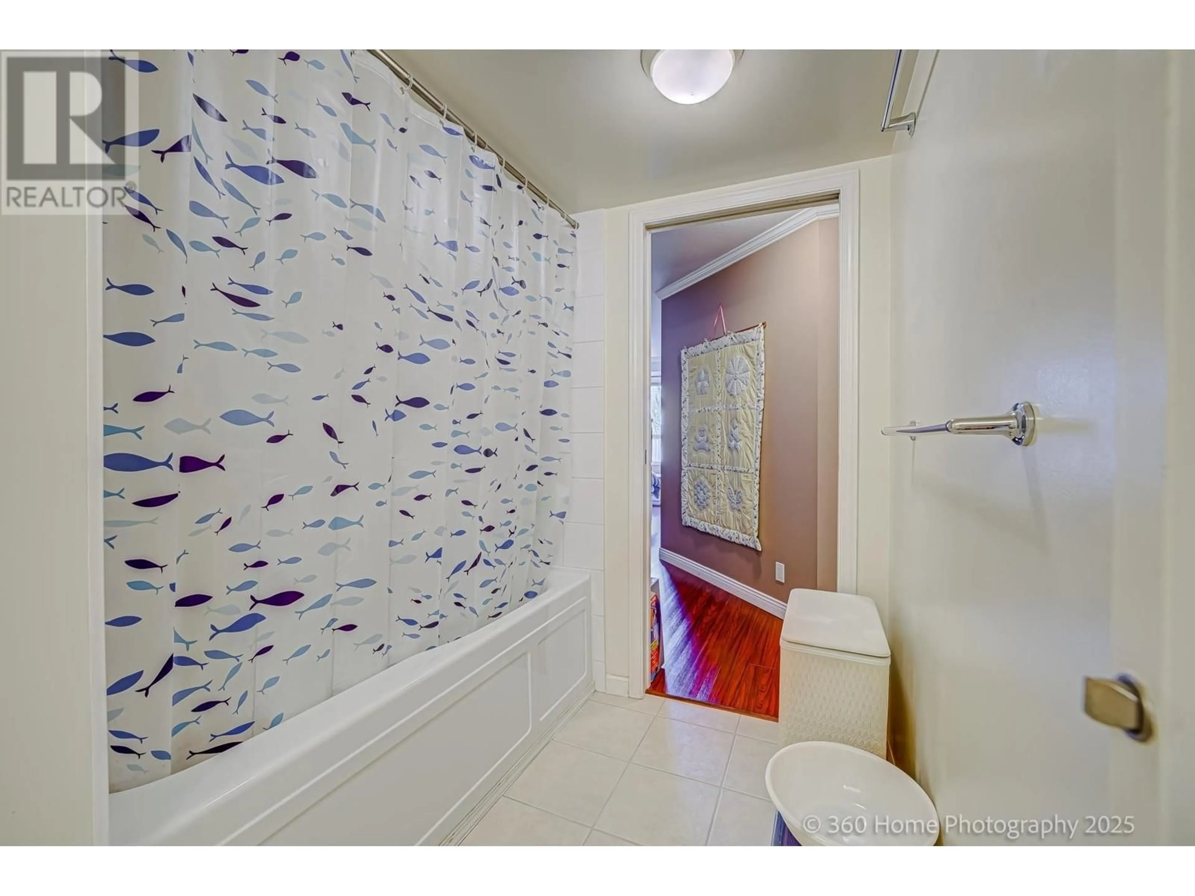 Standard bathroom, ceramic/tile floor for 307 - 8495 JELLICOE STREET, Vancouver British Columbia V5S2J4