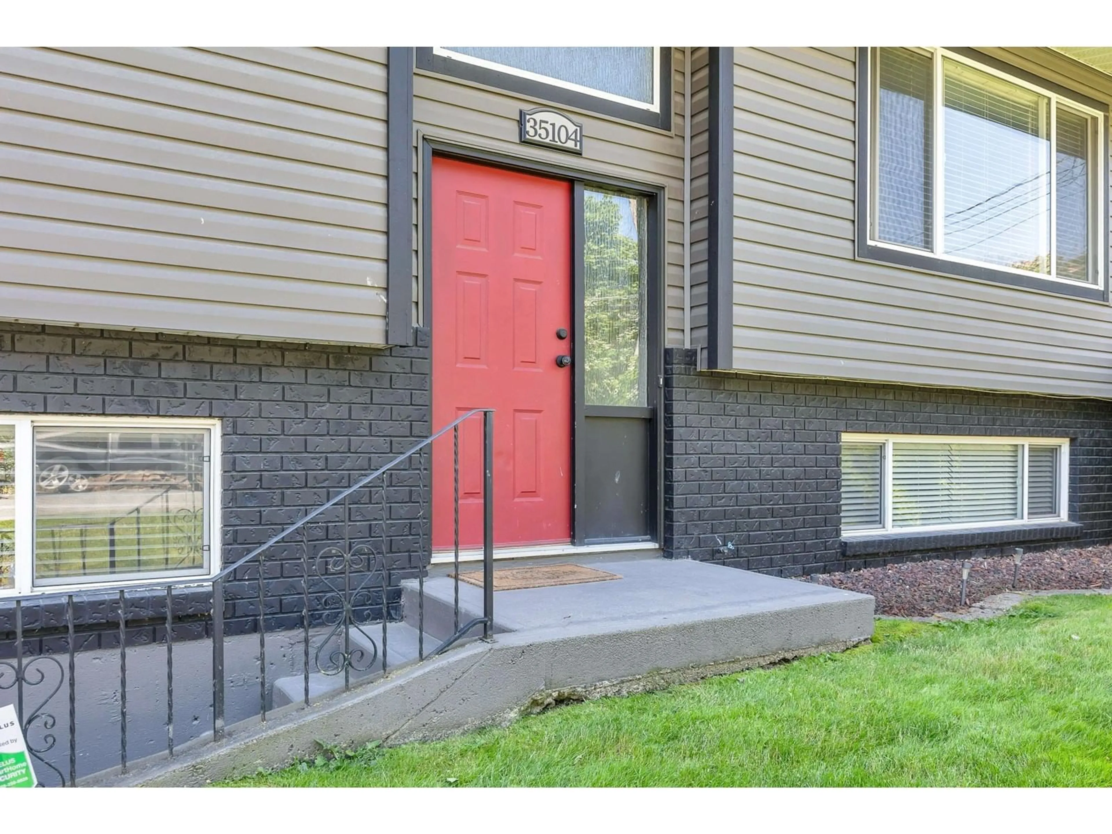 Indoor entryway for 35104 SPENCER, Abbotsford British Columbia V3G2E3