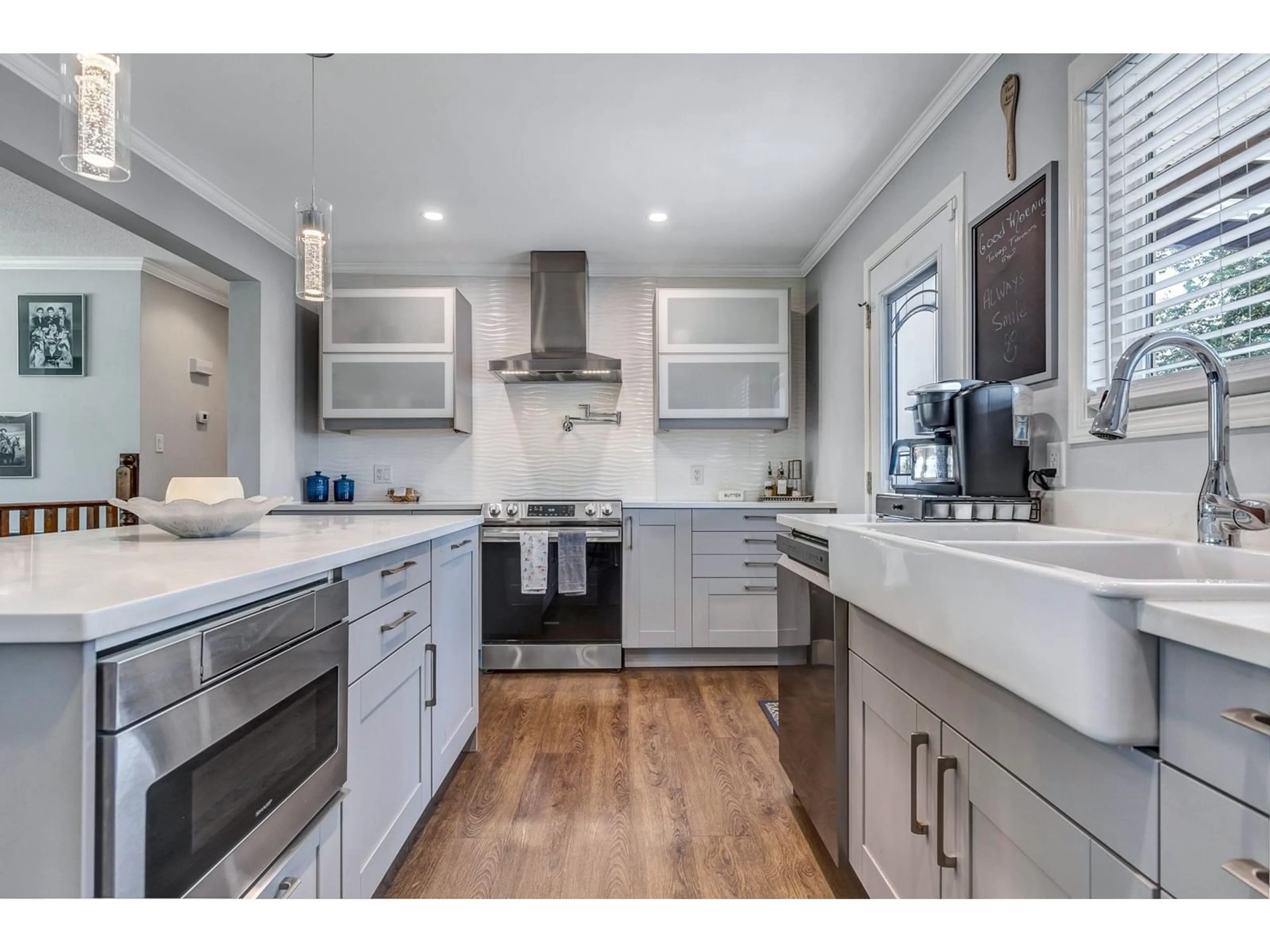 Open concept kitchen, unknown for 35104 SPENCER, Abbotsford British Columbia V3G2E3