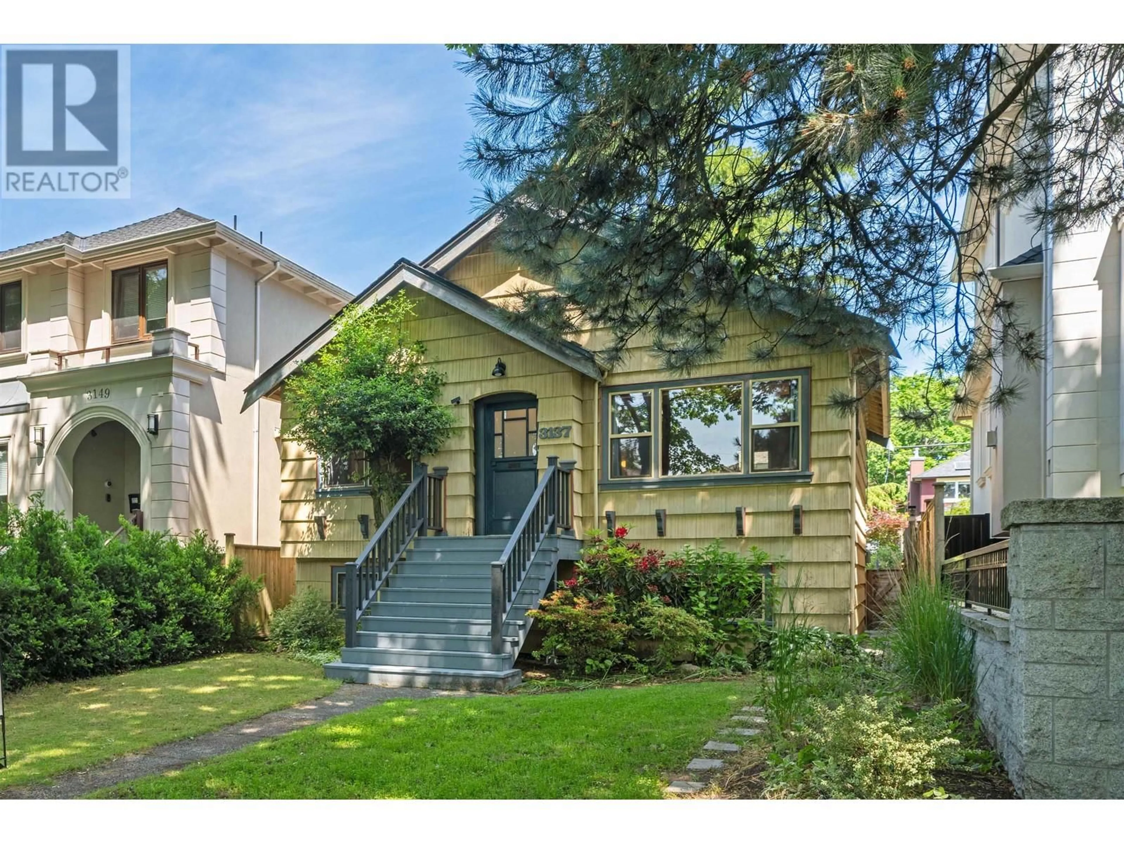Home with vinyl exterior material, street for 3137 28TH AVENUE, Vancouver British Columbia V6L1X4
