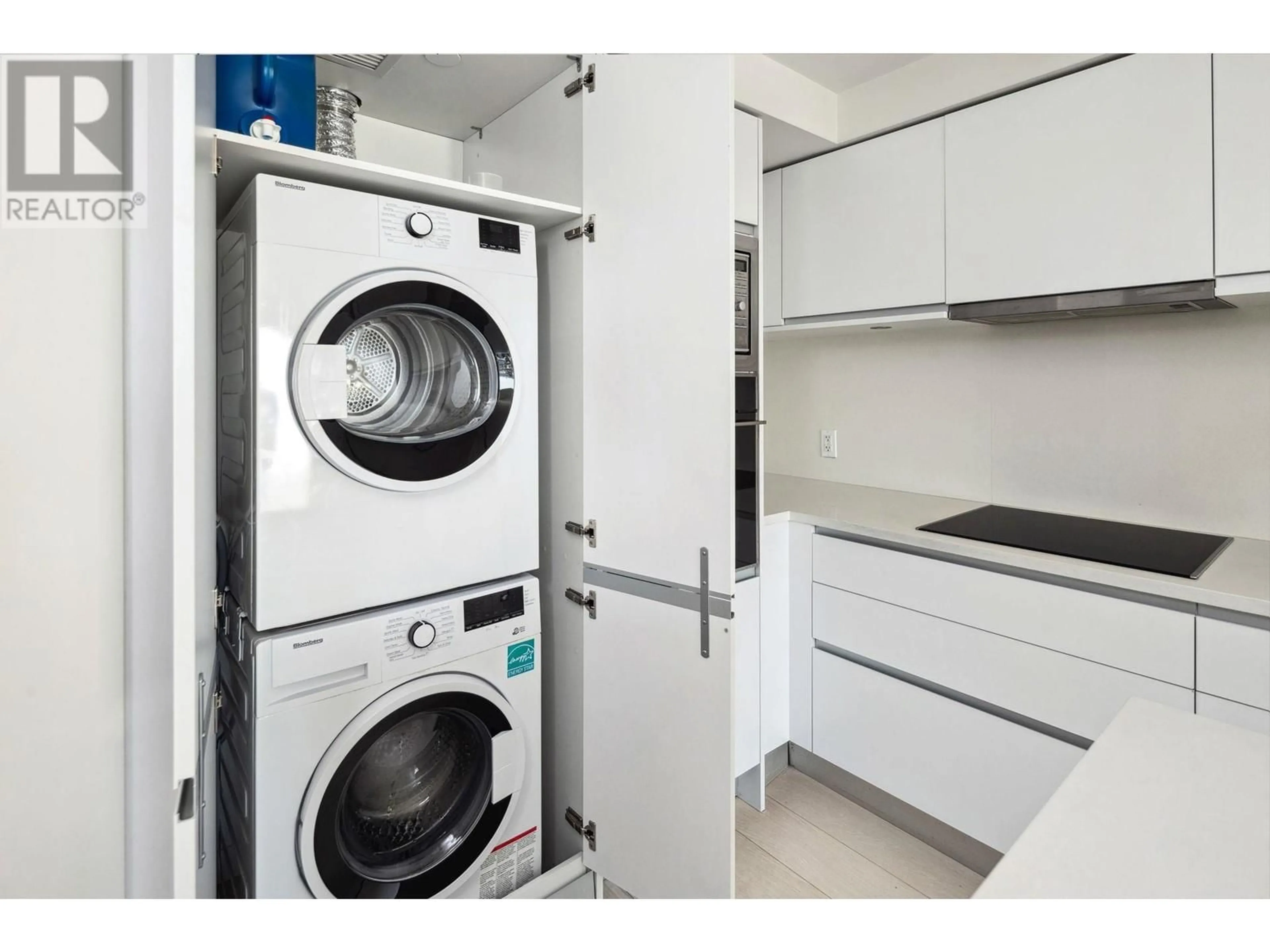 Kitchen with laundary machines, unknown for 611 - 180 2ND AVENUE, Vancouver British Columbia V5T0K4