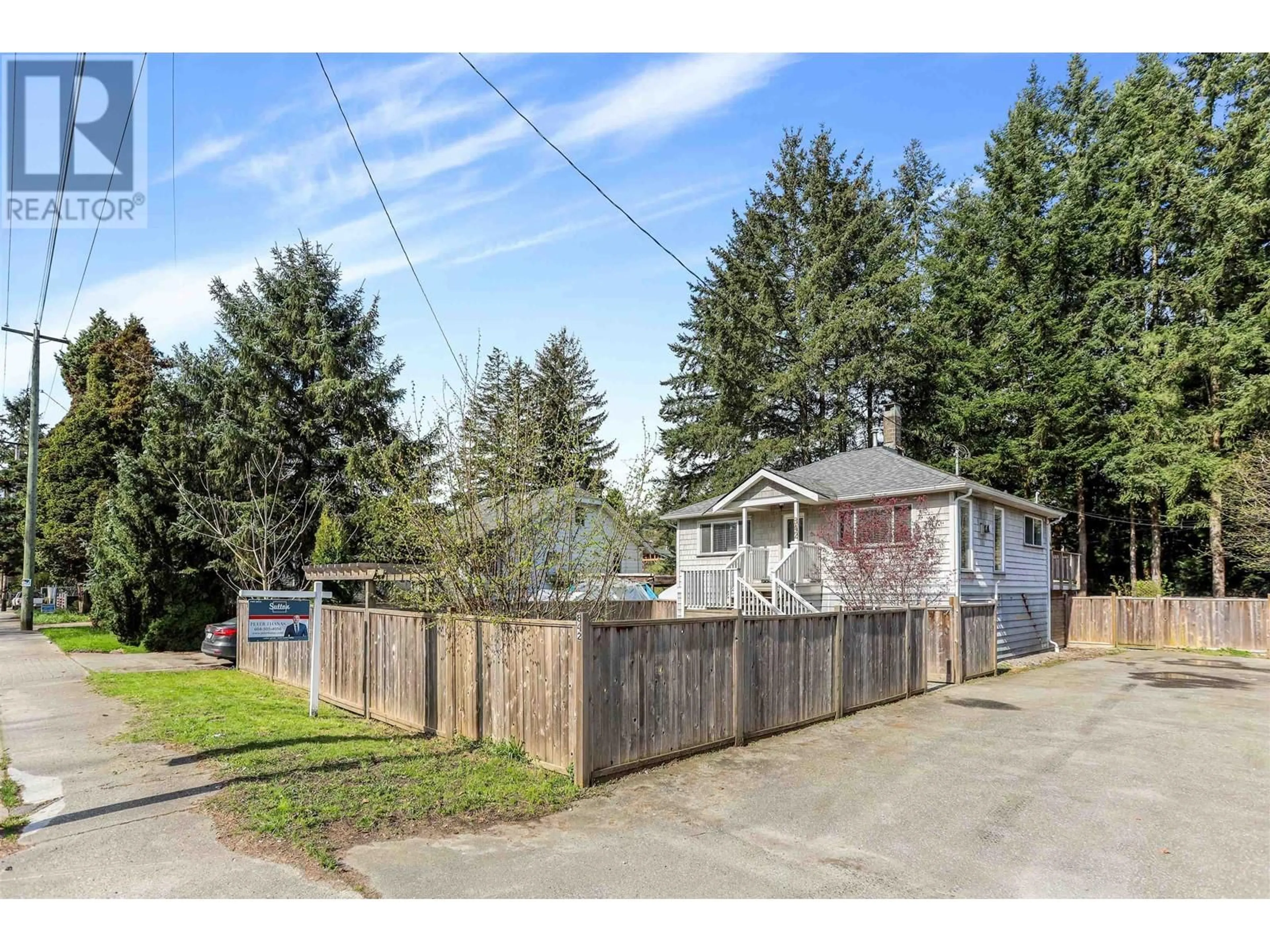 A pic from outside/outdoor area/front of a property/back of a property/a pic from drone, street for 842 WESTWOOD STREET, Coquitlam British Columbia V3C3L2