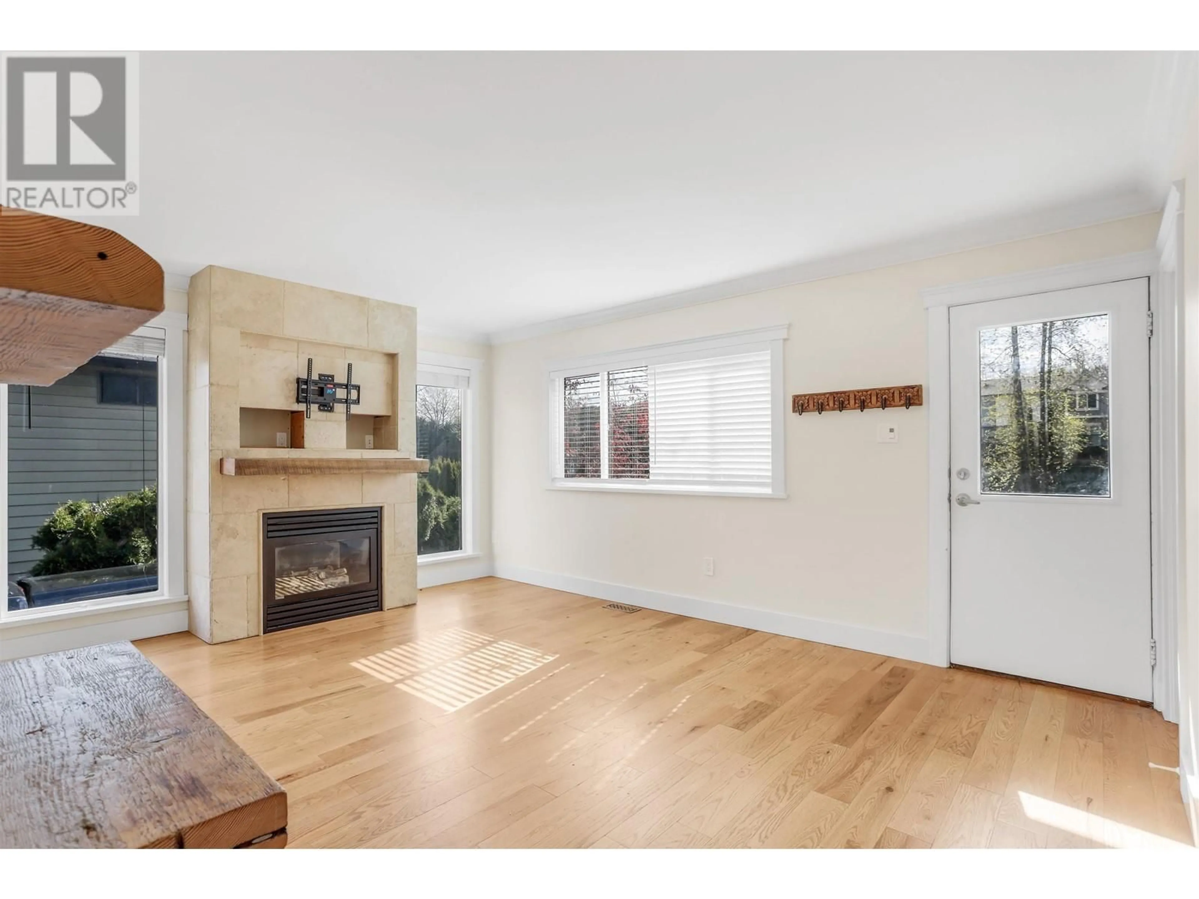 A pic of a room for 842 WESTWOOD STREET, Coquitlam British Columbia V3C3L2