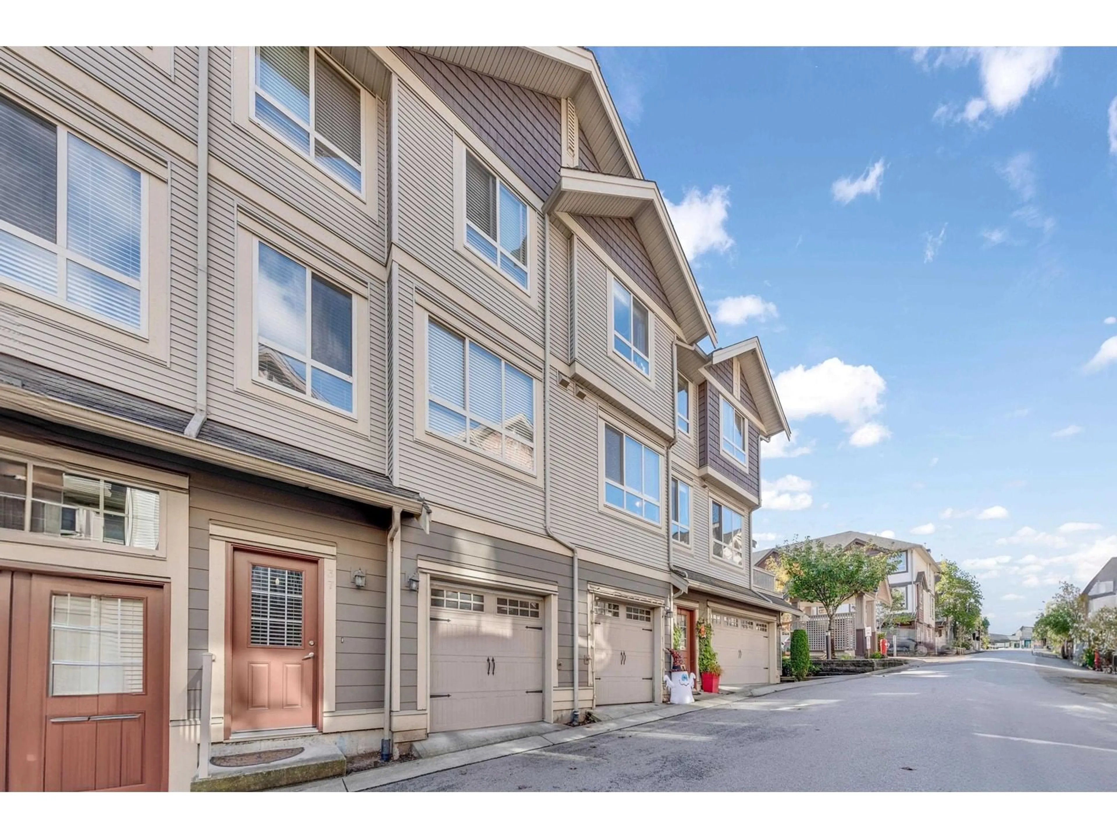 Unknown for 37 - 19560 68, Surrey British Columbia V4N5Y5