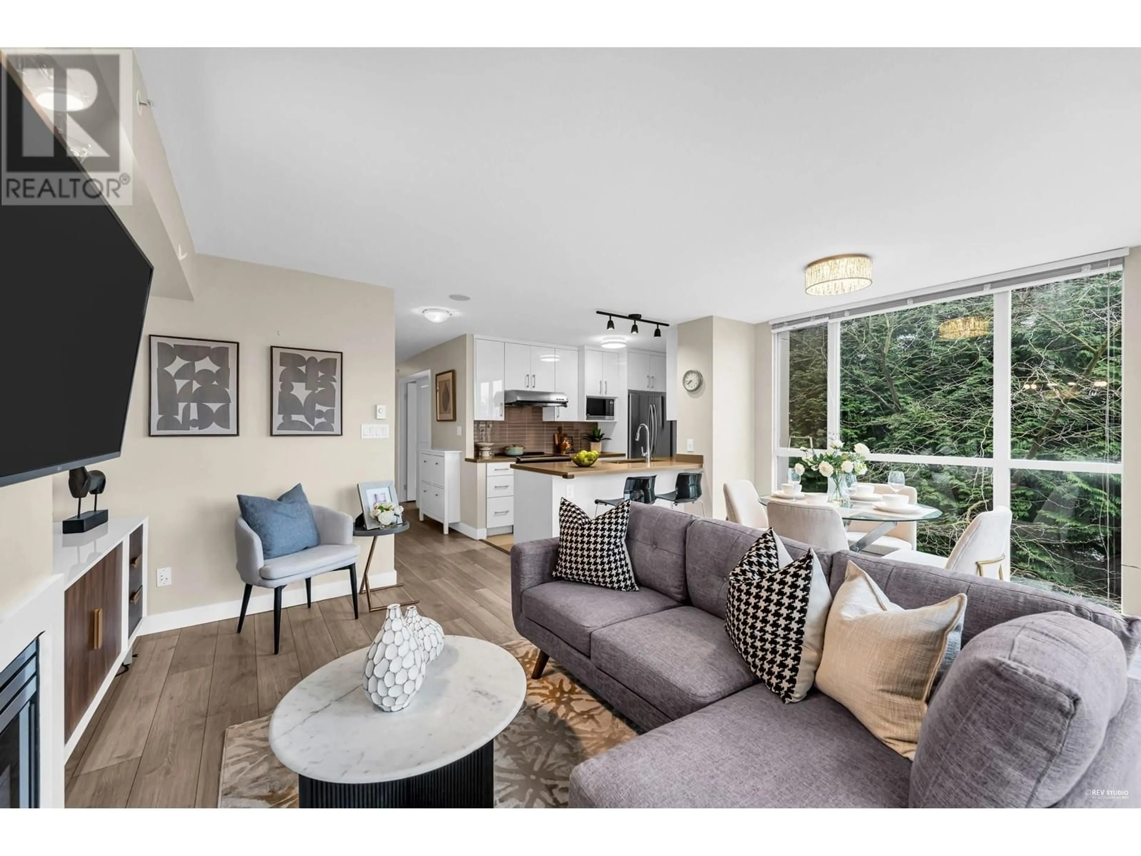 Living room with furniture, unknown for 302 - 2121 38TH AVENUE, Vancouver British Columbia V6M1R8