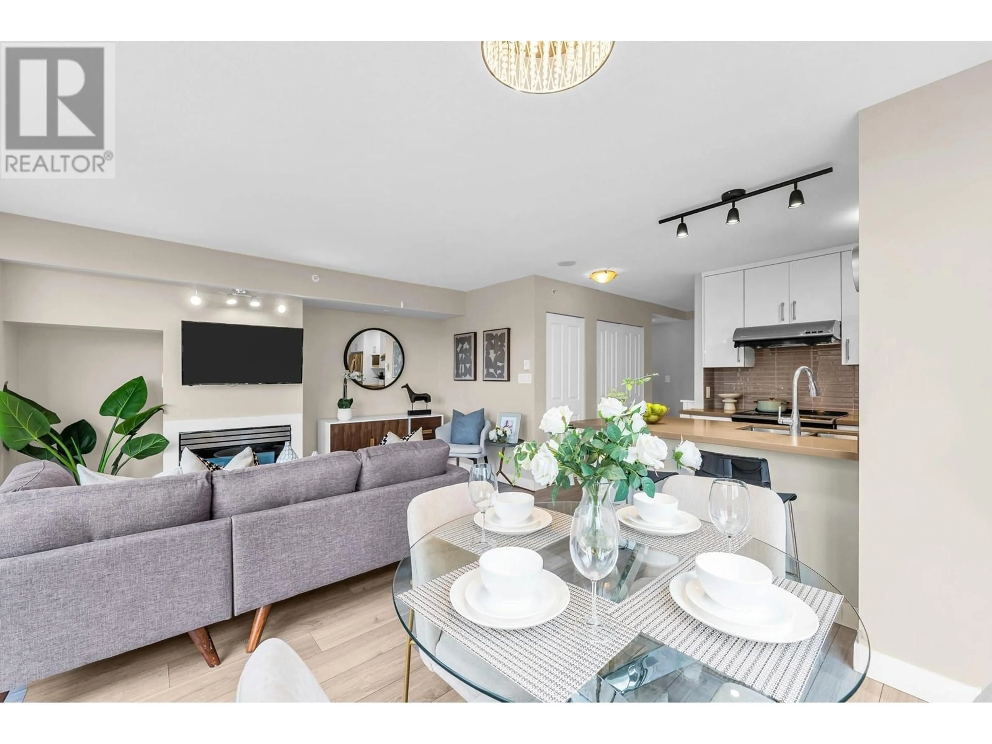 Open concept kitchen, unknown for 302 - 2121 38TH AVENUE, Vancouver British Columbia V6M1R8
