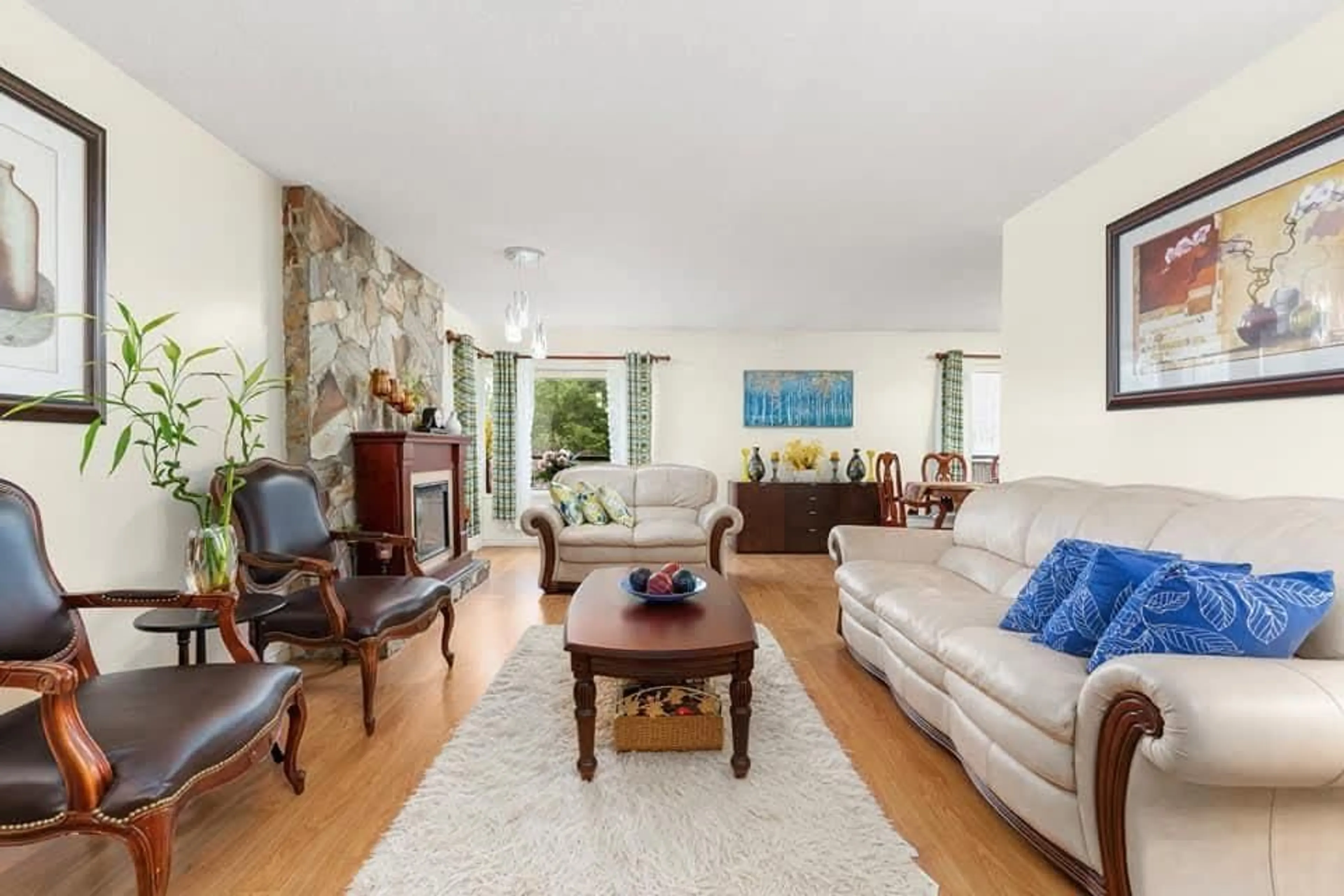 Living room with furniture, unknown for 9297 151, Surrey British Columbia V3R7H4