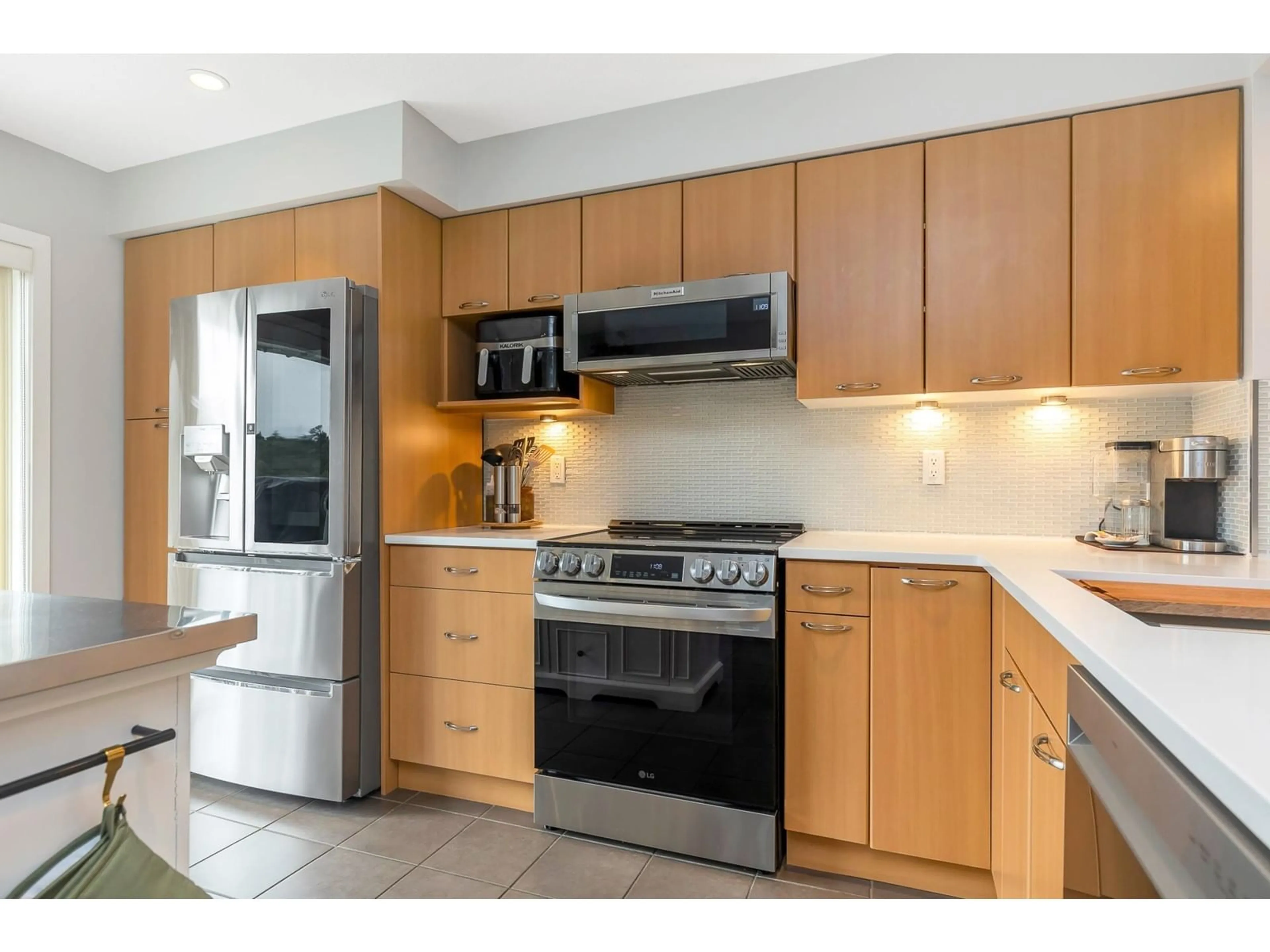 Standard kitchen, ceramic/tile floor for 60 - 4401 BLAUSON, Abbotsford British Columbia V3G0A4