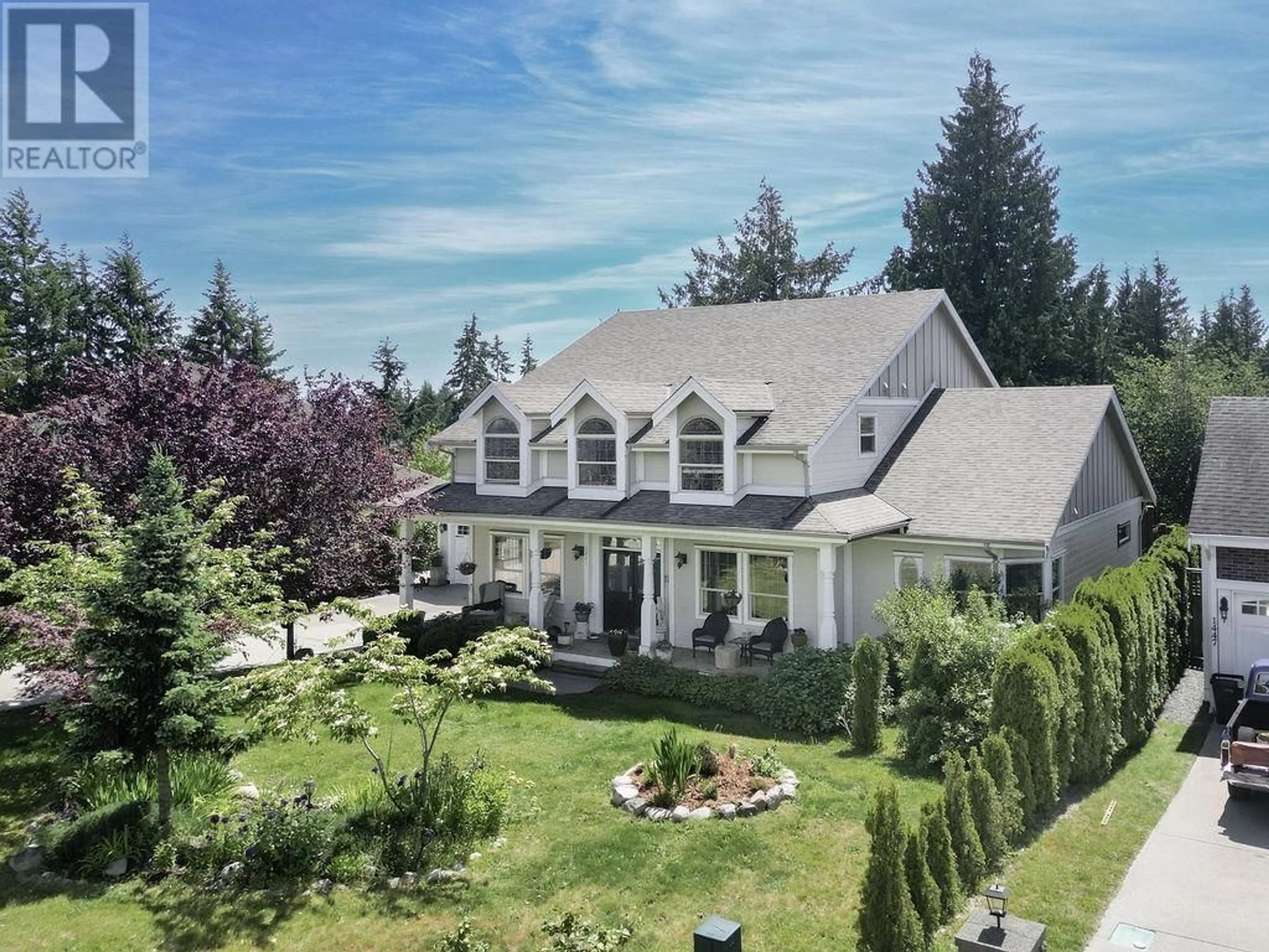 A pic from outside/outdoor area/front of a property/back of a property/a pic from drone, unknown for 1441 SUNRISE PLACE, Gibsons British Columbia V0N1V5