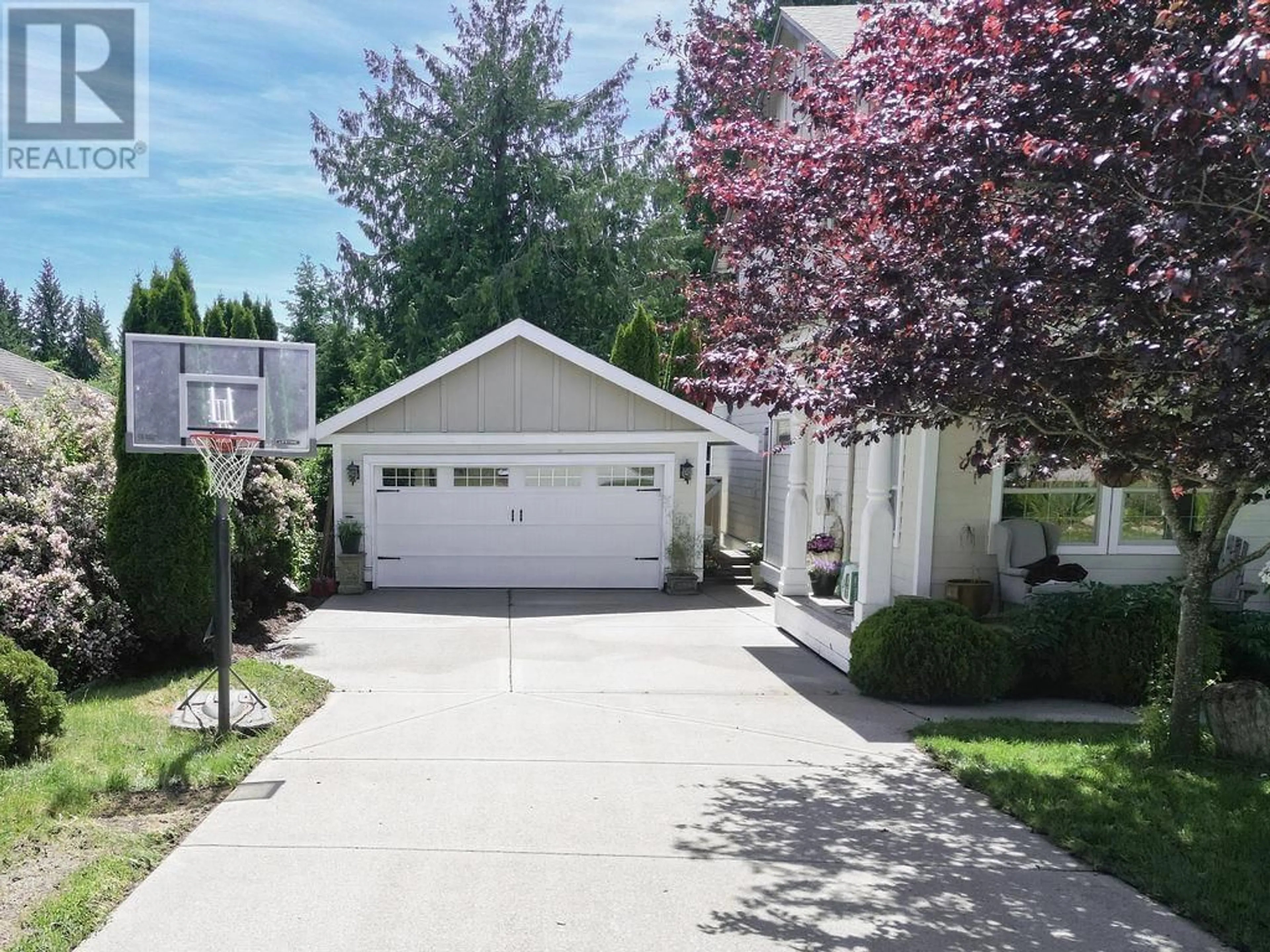 Home with vinyl exterior material, street for 1441 SUNRISE PLACE, Gibsons British Columbia V0N1V5