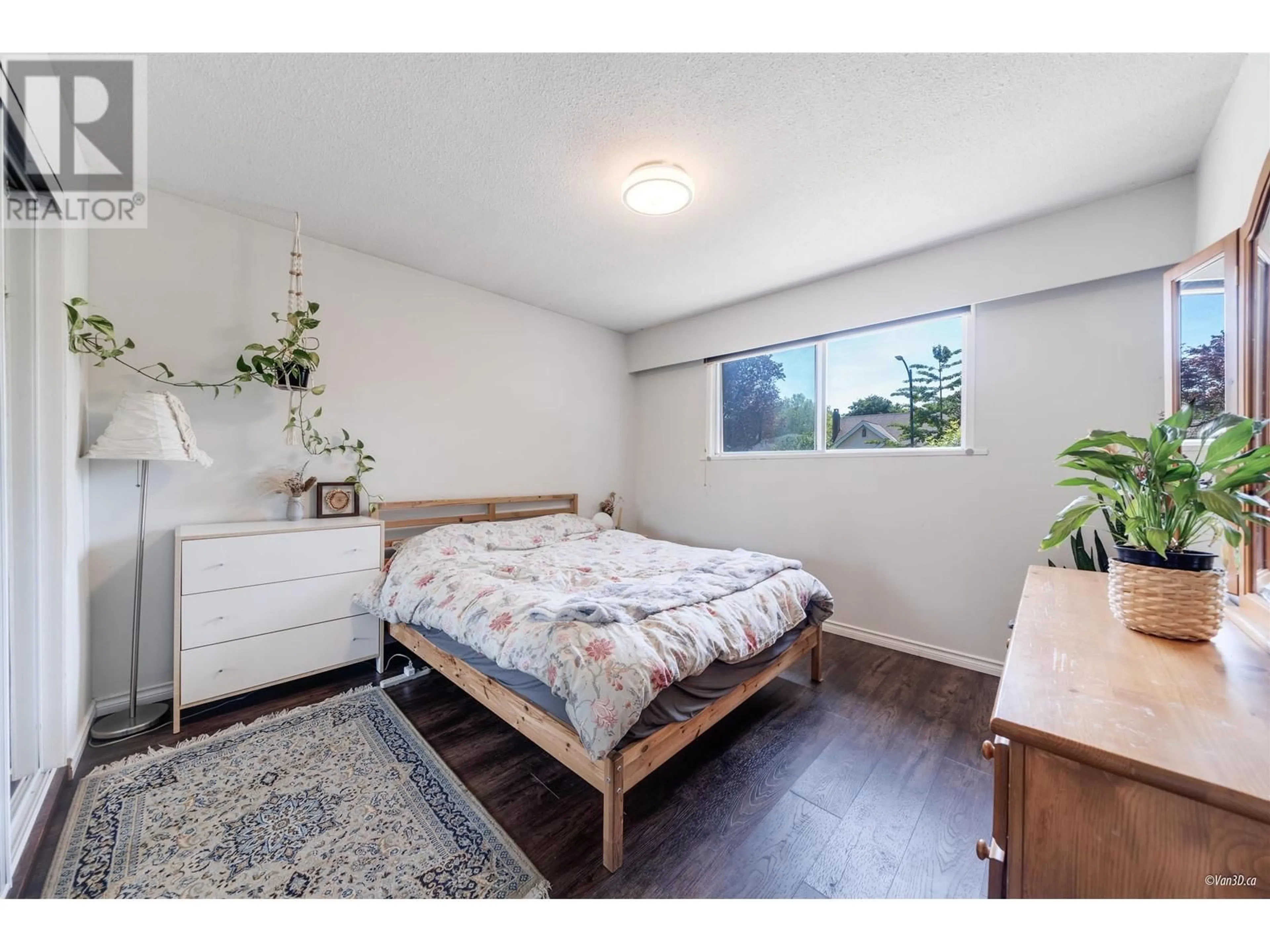Bedroom with bed, wood/laminate floor for 2611 PARKER STREET, Vancouver British Columbia V5K2T5
