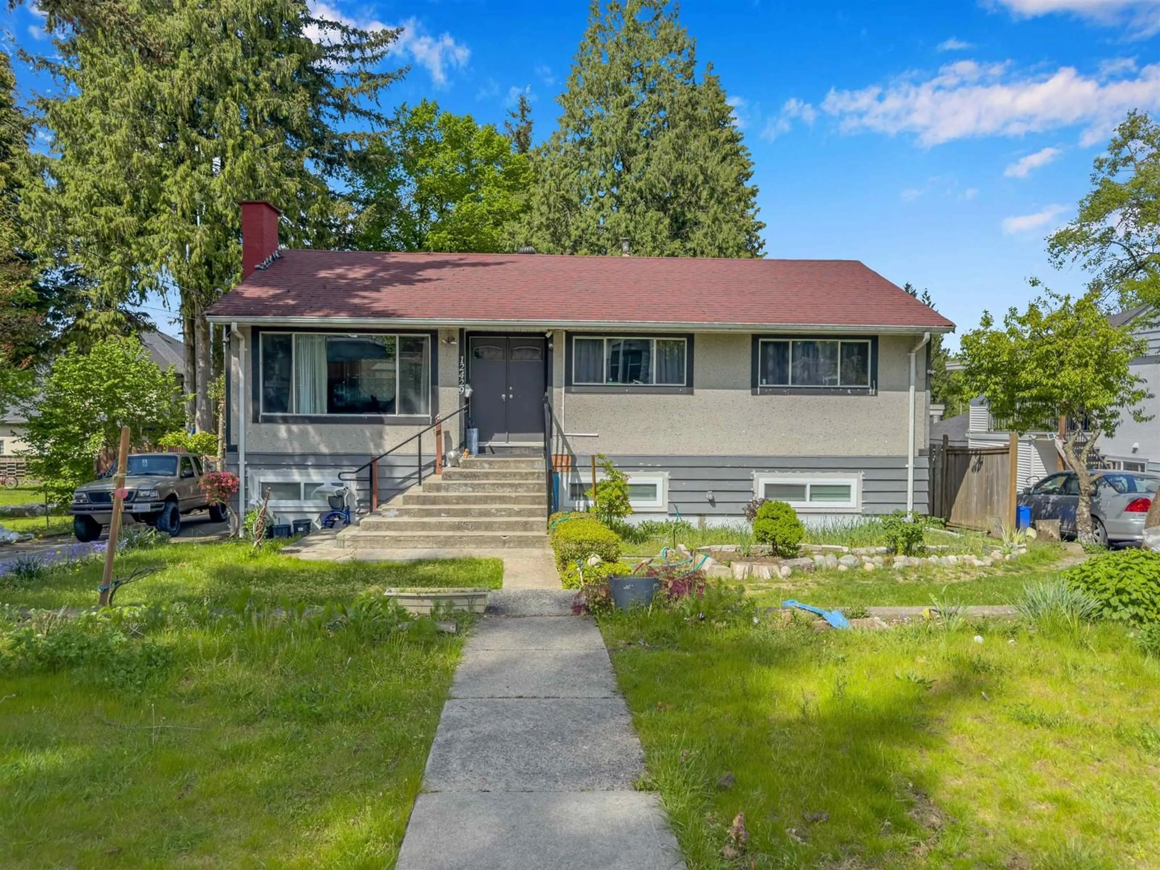 A pic from outside/outdoor area/front of a property/back of a property/a pic from drone, street for 12429 99, Surrey British Columbia V3V2P1