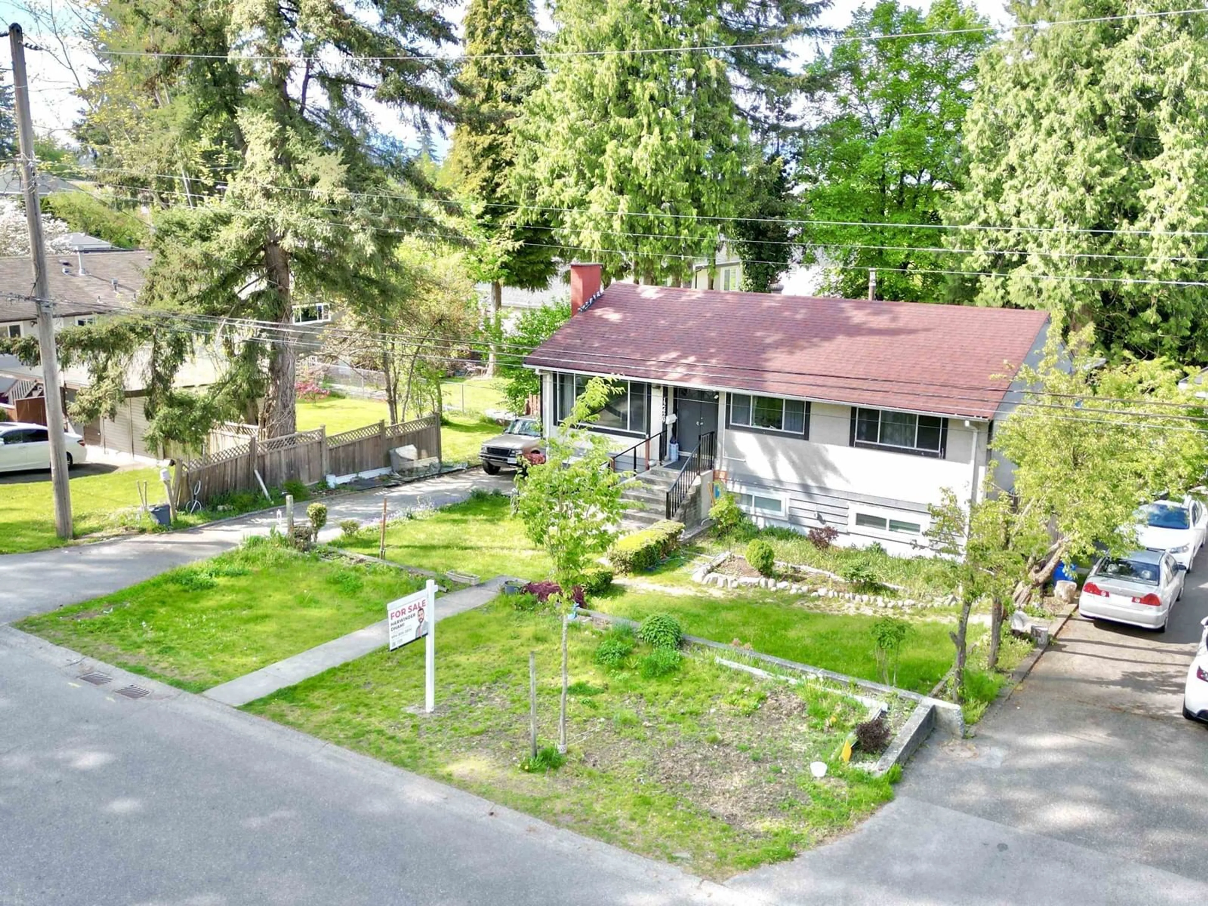 A pic from outside/outdoor area/front of a property/back of a property/a pic from drone, street for 12429 99, Surrey British Columbia V3V2P1