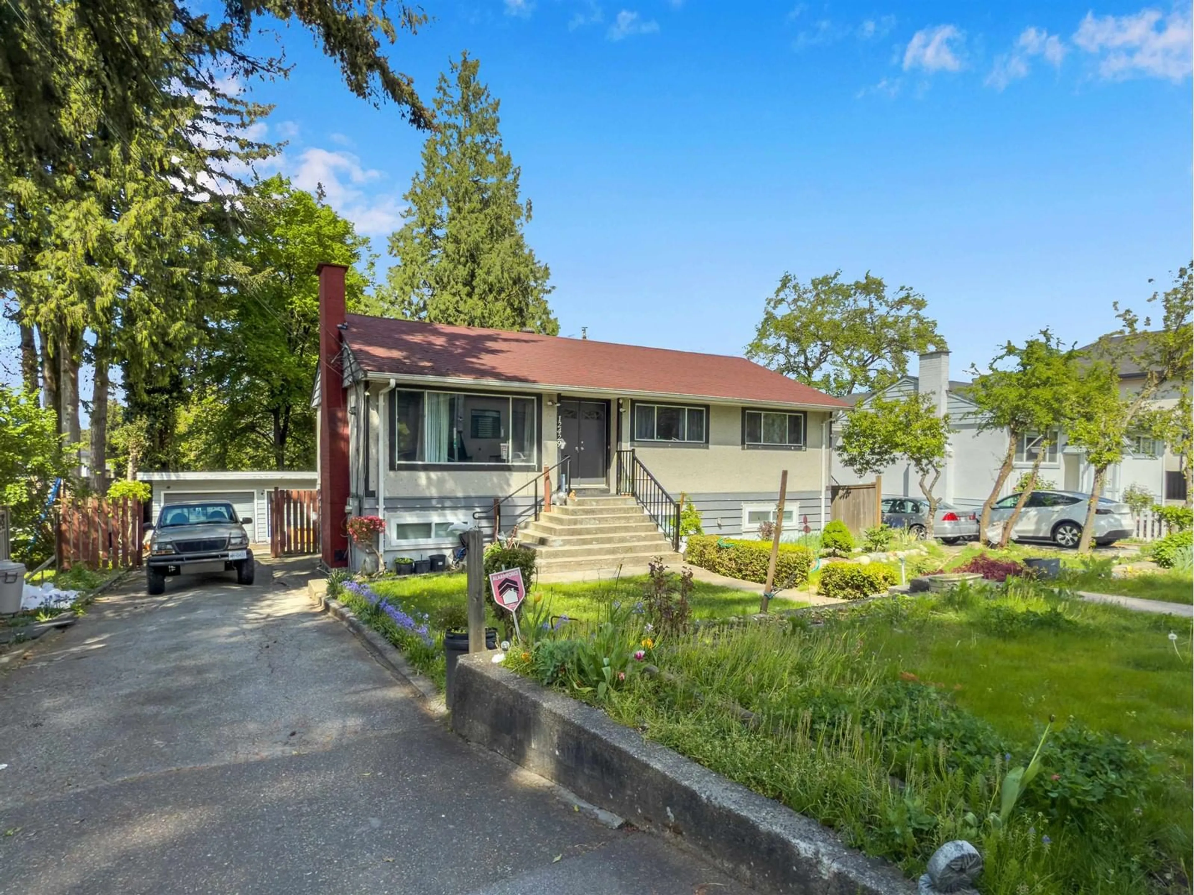 Home with vinyl exterior material, street for 12429 99, Surrey British Columbia V3V2P1