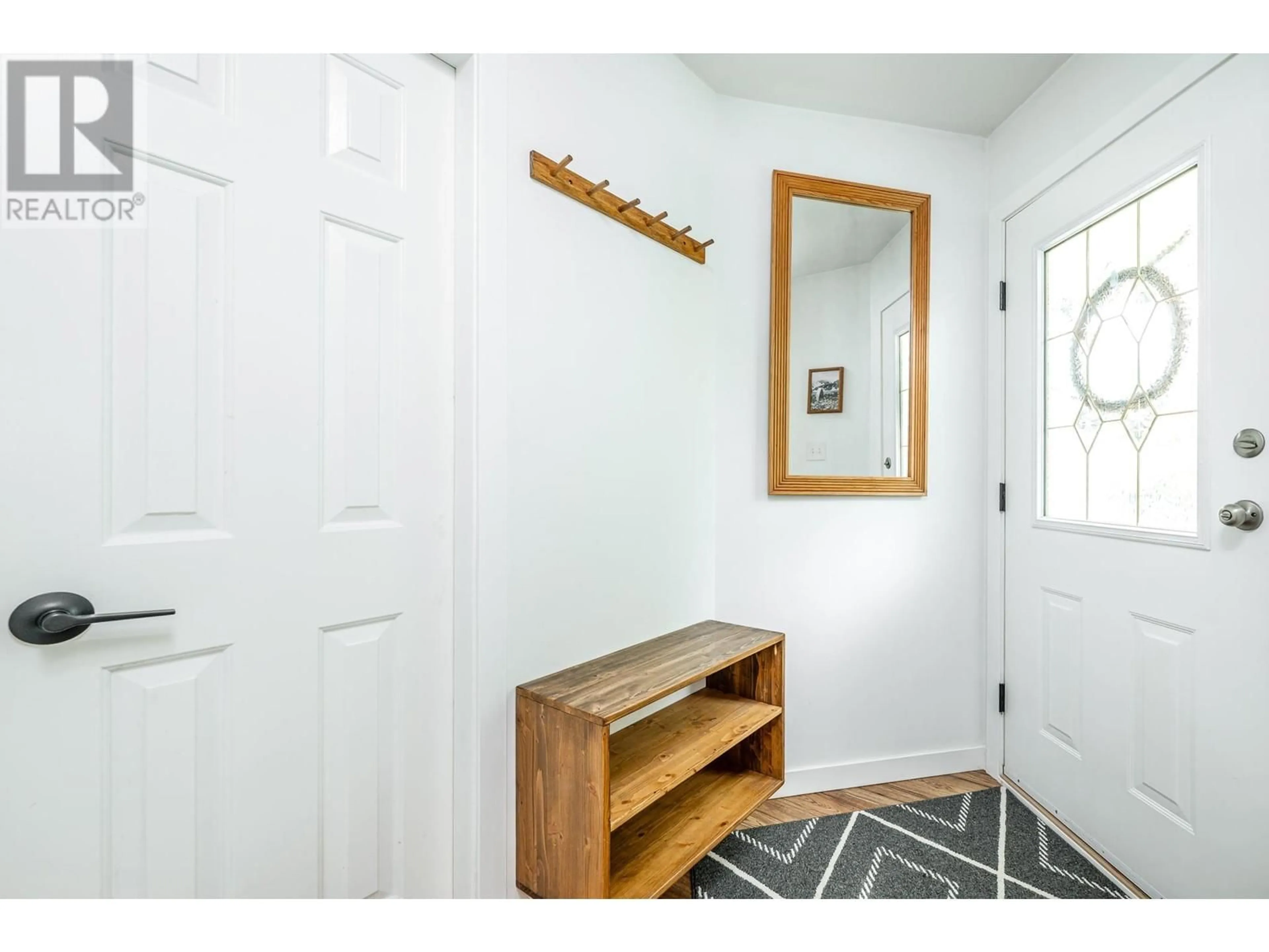 Indoor entryway for 28 - 41449 GOVERNMENT ROAD, Squamish British Columbia V8B0G4