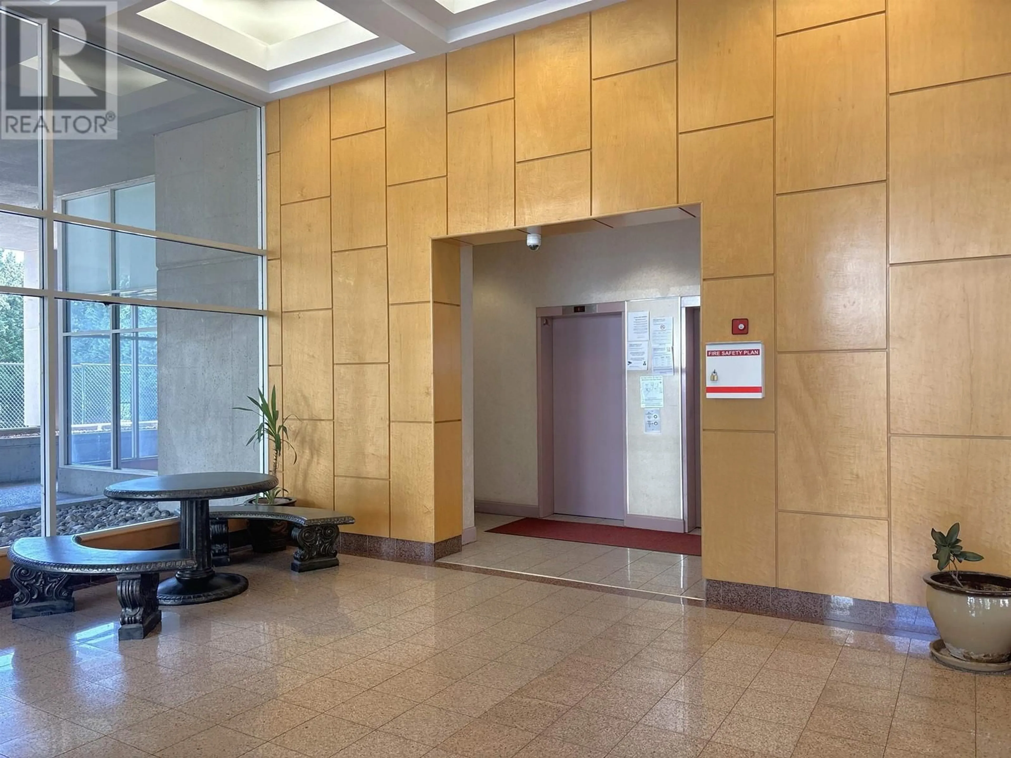 Lobby for 505 - 9623 MANCHESTER DRIVE, Burnaby British Columbia V3N4Y8