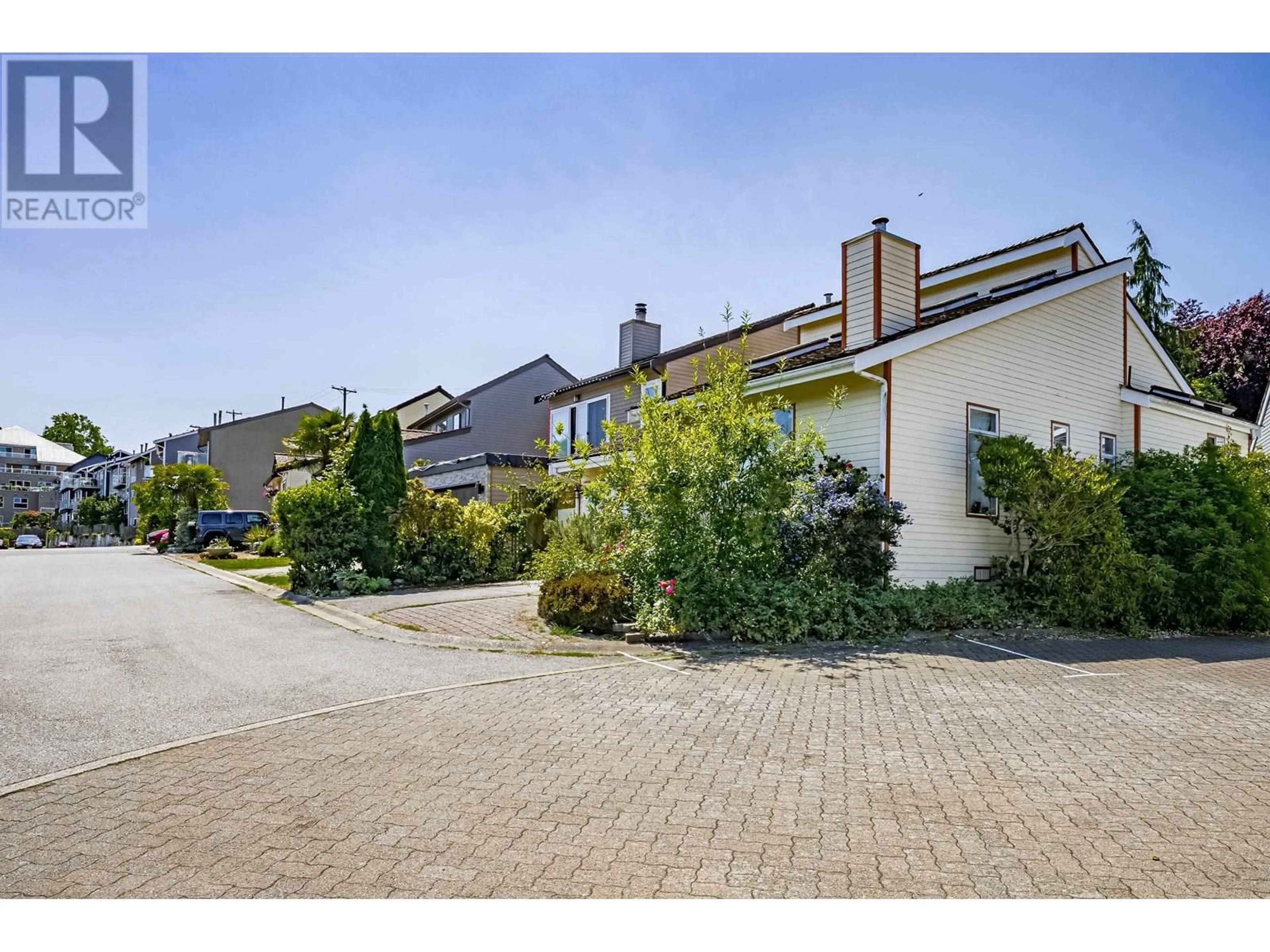 A pic from outside/outdoor area/front of a property/back of a property/a pic from drone, street for 1472 VILLAGE GREEN WYND, Tsawwassen British Columbia V4L2K4