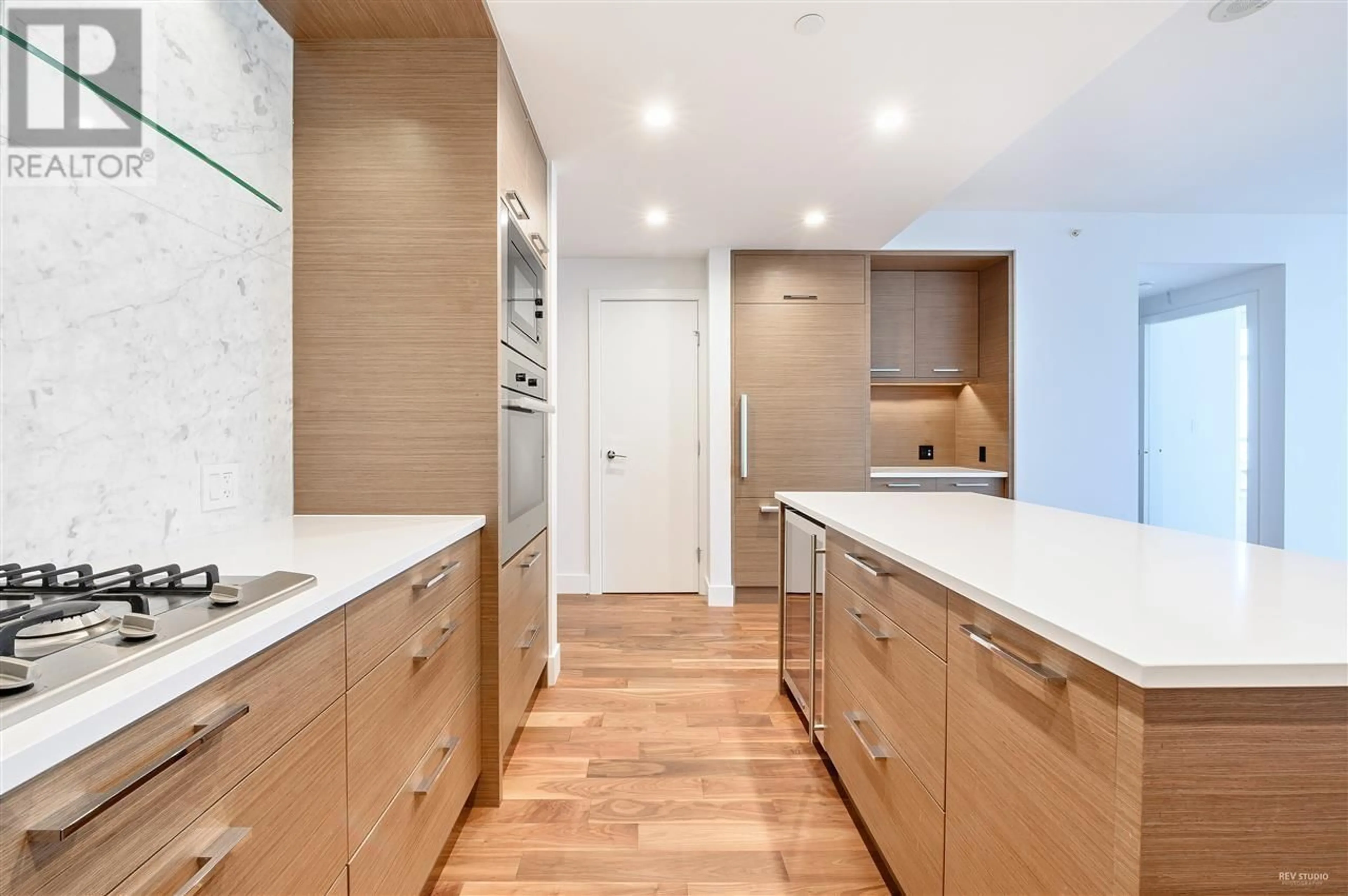 Contemporary kitchen, unknown for 1003 - 4360 BERESFORD STREET, Burnaby British Columbia V5H0G2