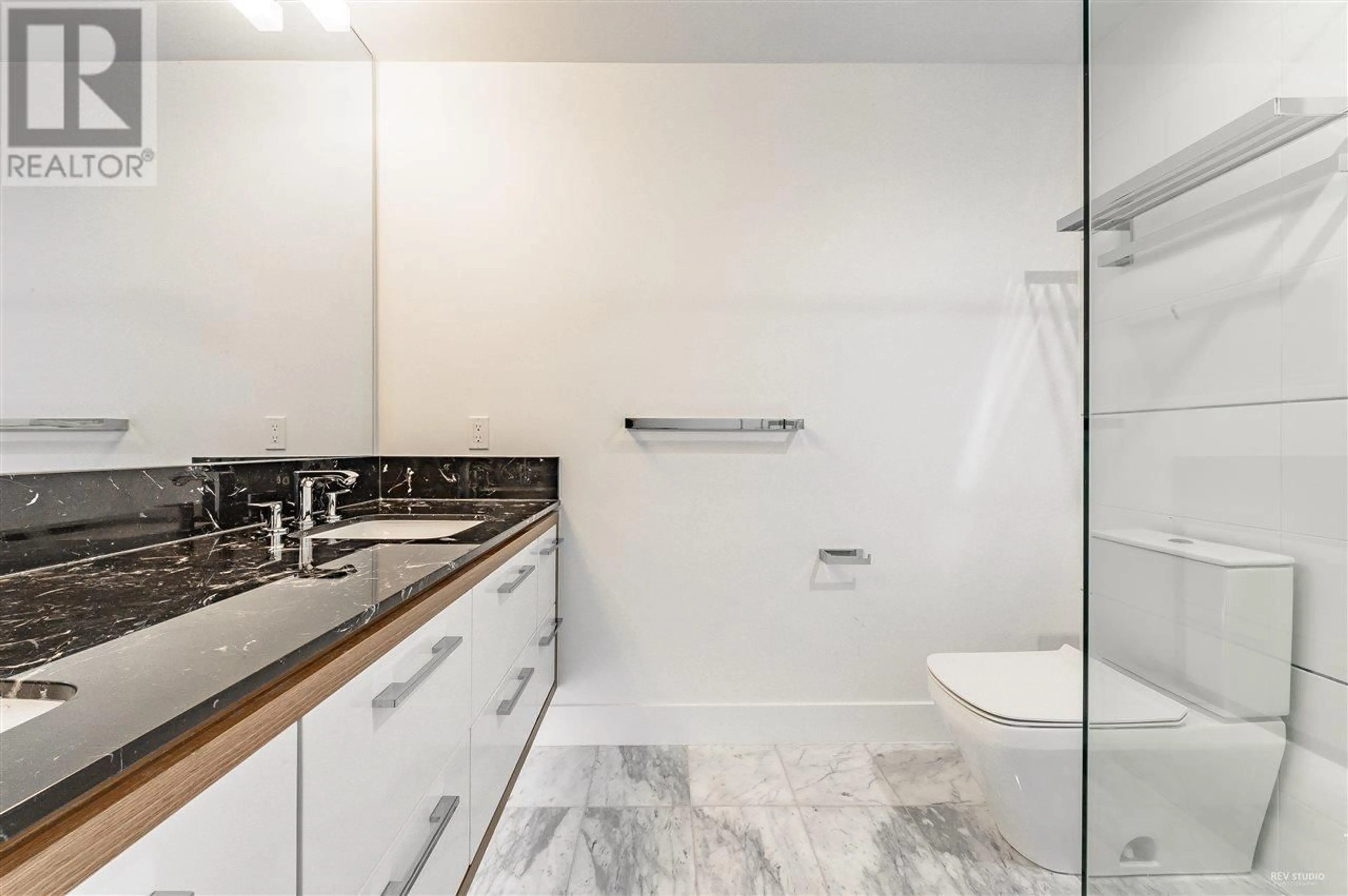 Contemporary bathroom, ceramic/tile floor for 1003 - 4360 BERESFORD STREET, Burnaby British Columbia V5H0G2