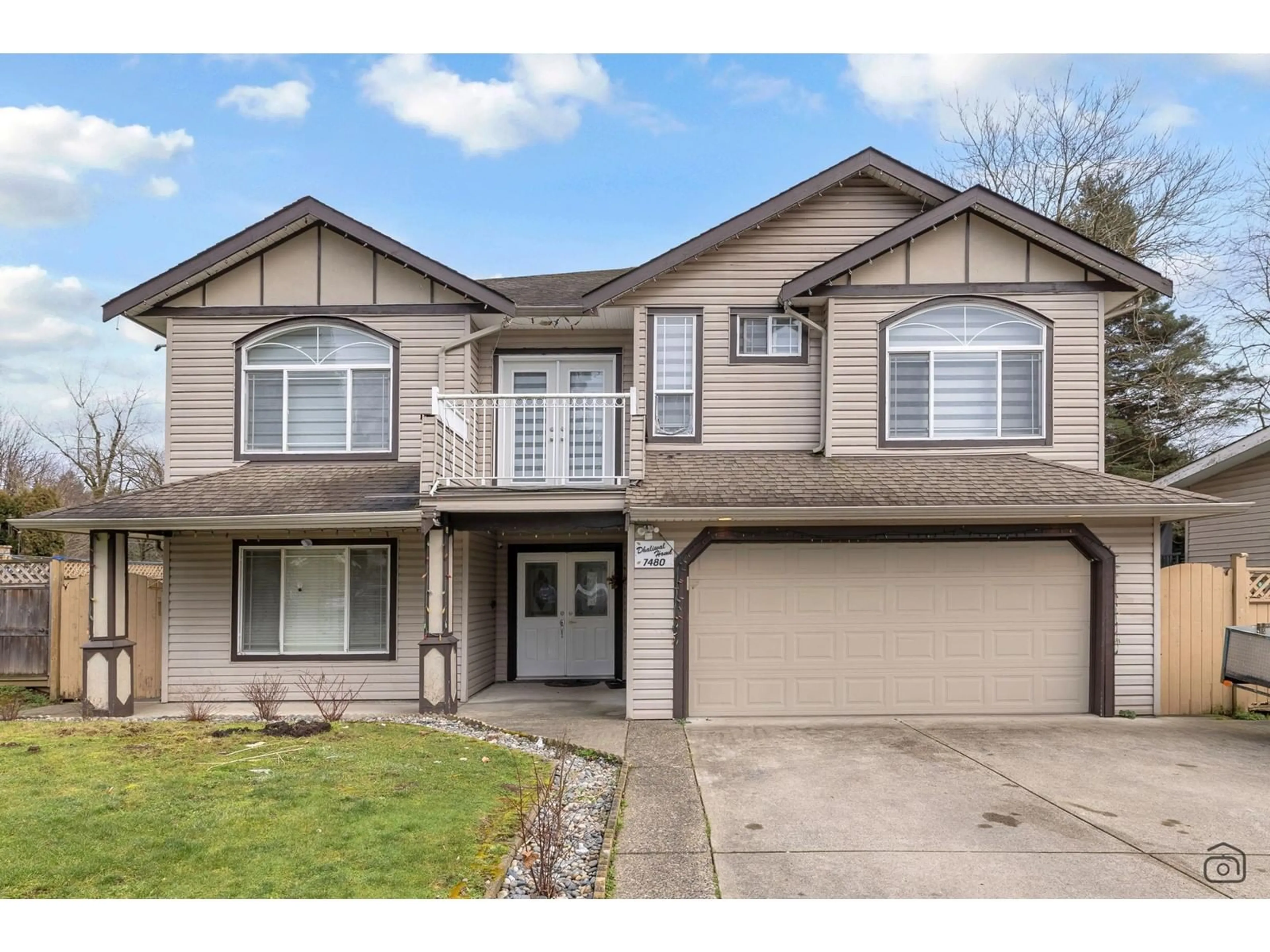 Home with vinyl exterior material, street for 7480 LEE, Mission British Columbia V2V3K8