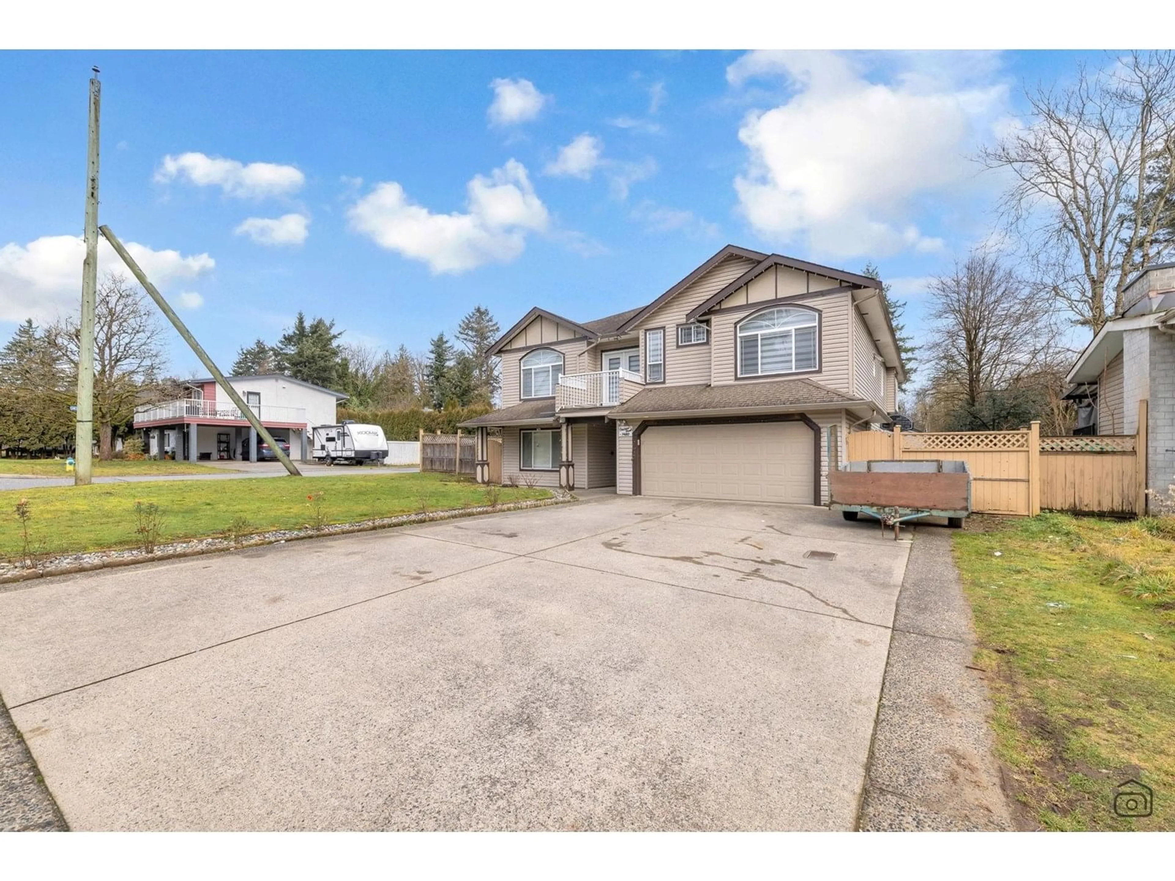 A pic from outside/outdoor area/front of a property/back of a property/a pic from drone, street for 7480 LEE, Mission British Columbia V2V3K8