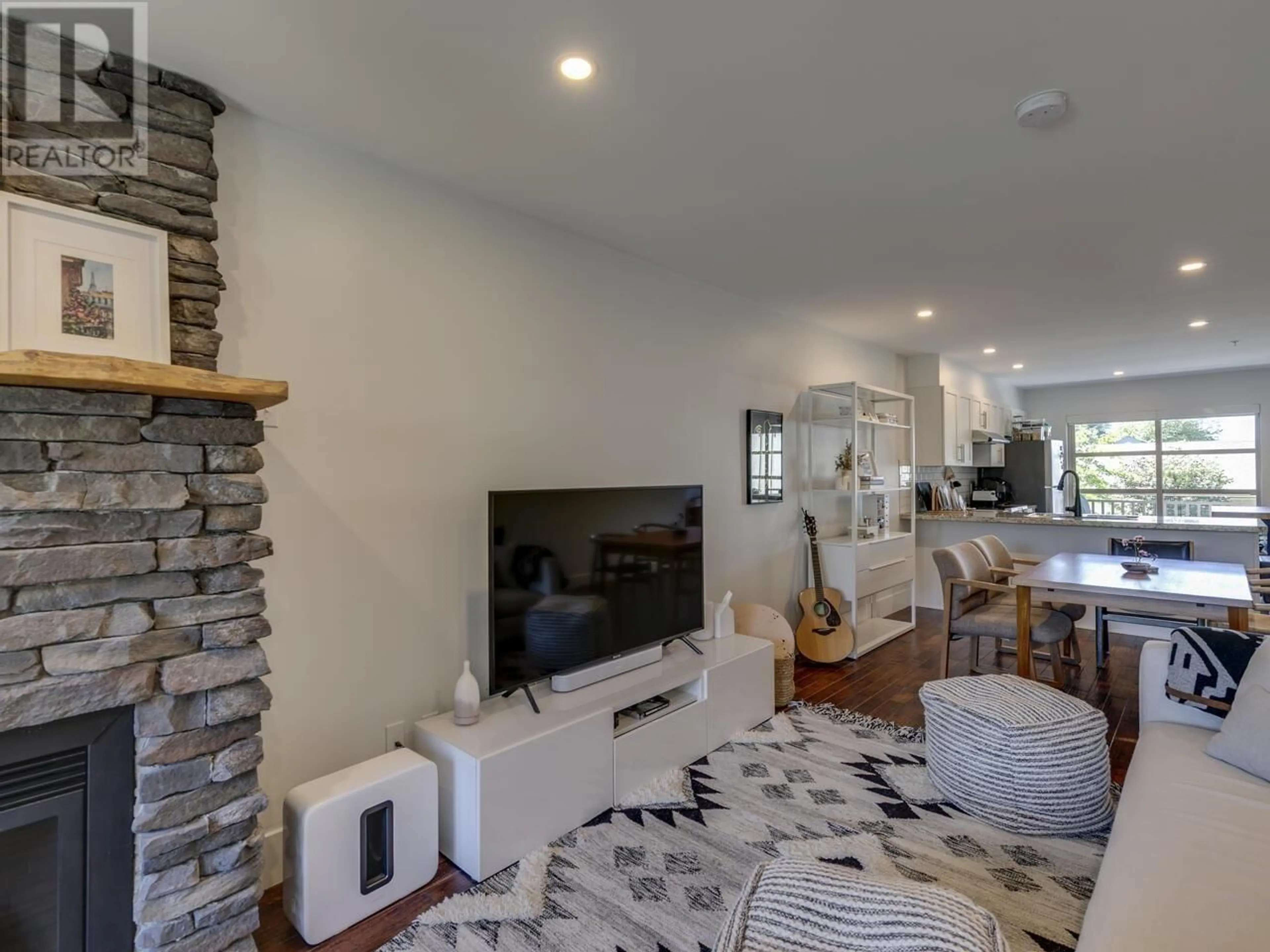 Living room with furniture, unknown for 1196 VILLAGE GREEN WAY, Squamish British Columbia V8B0N5