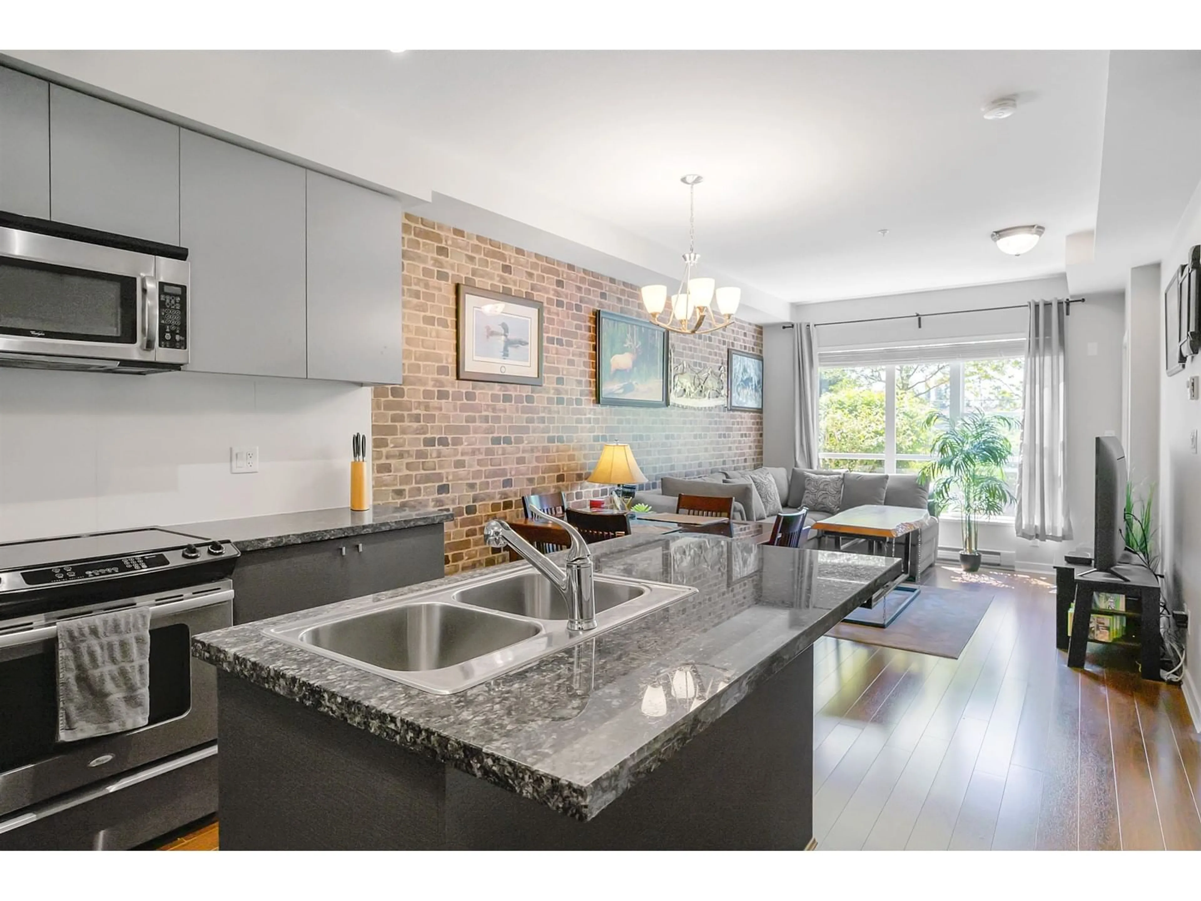 Open concept kitchen, ceramic/tile floor for 101 - 6430 194, Surrey British Columbia V4N6J7