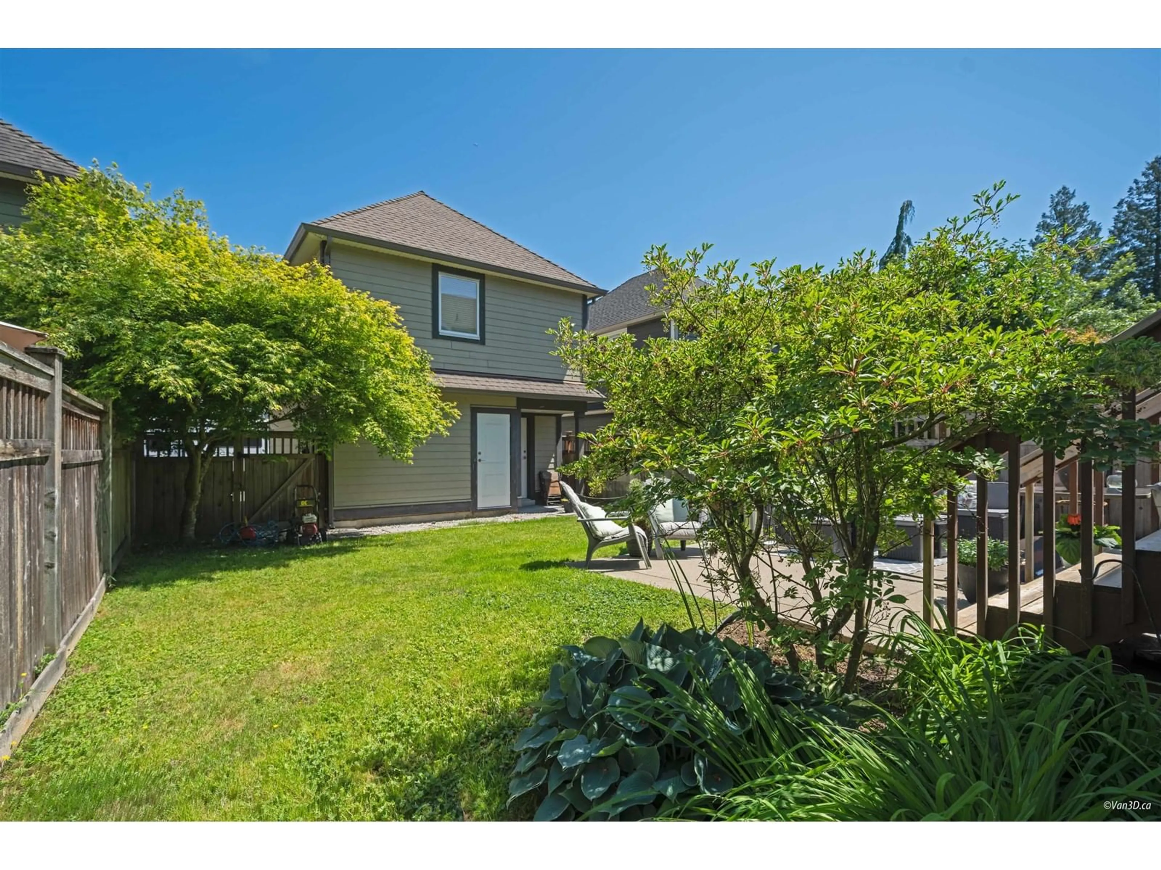 A pic from outside/outdoor area/front of a property/back of a property/a pic from drone, street for 94 172, Surrey British Columbia V3Z9R2