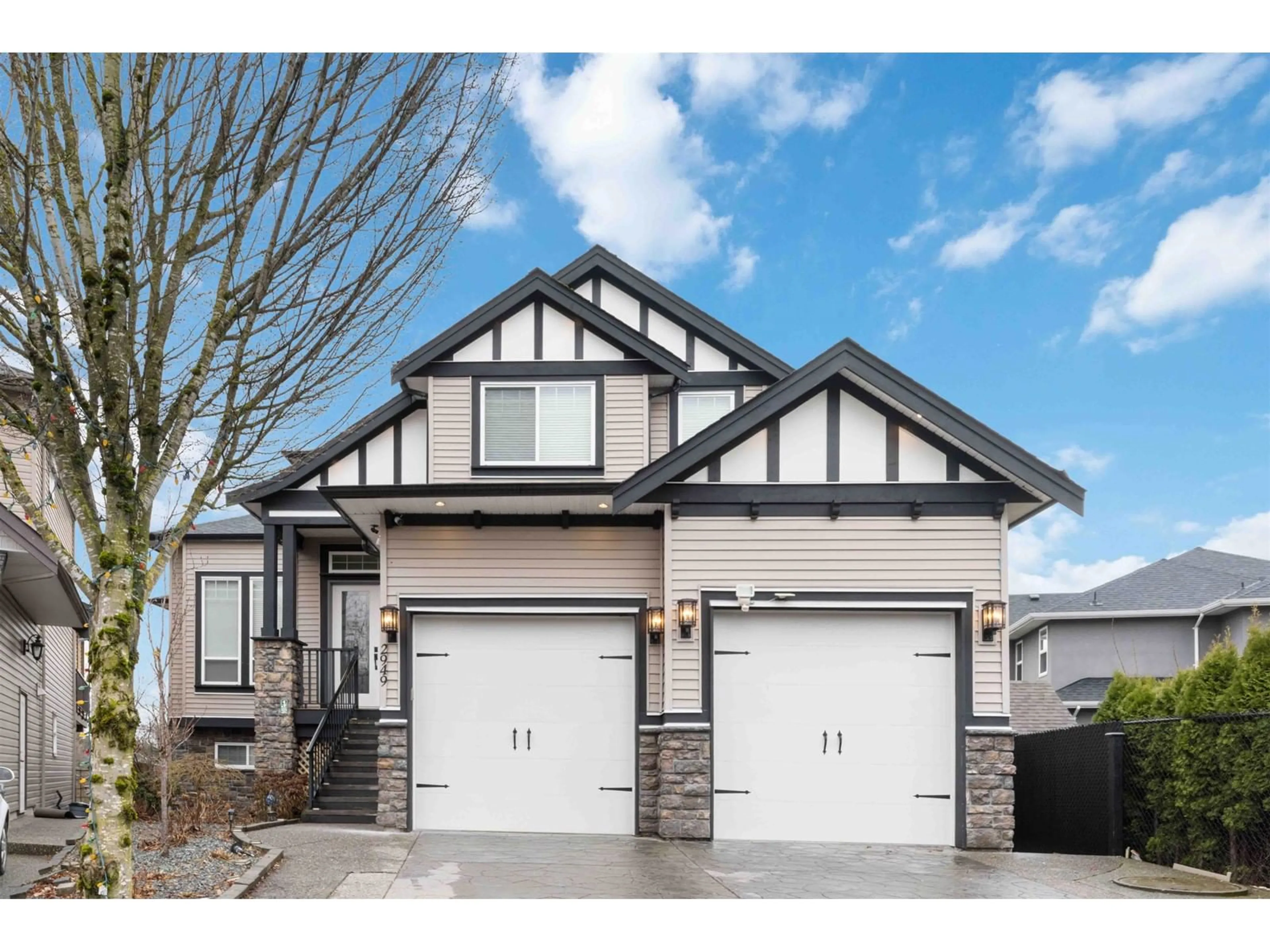 Home with vinyl exterior material, street for 2949 FLAGMAN, Abbotsford British Columbia V4X0A5