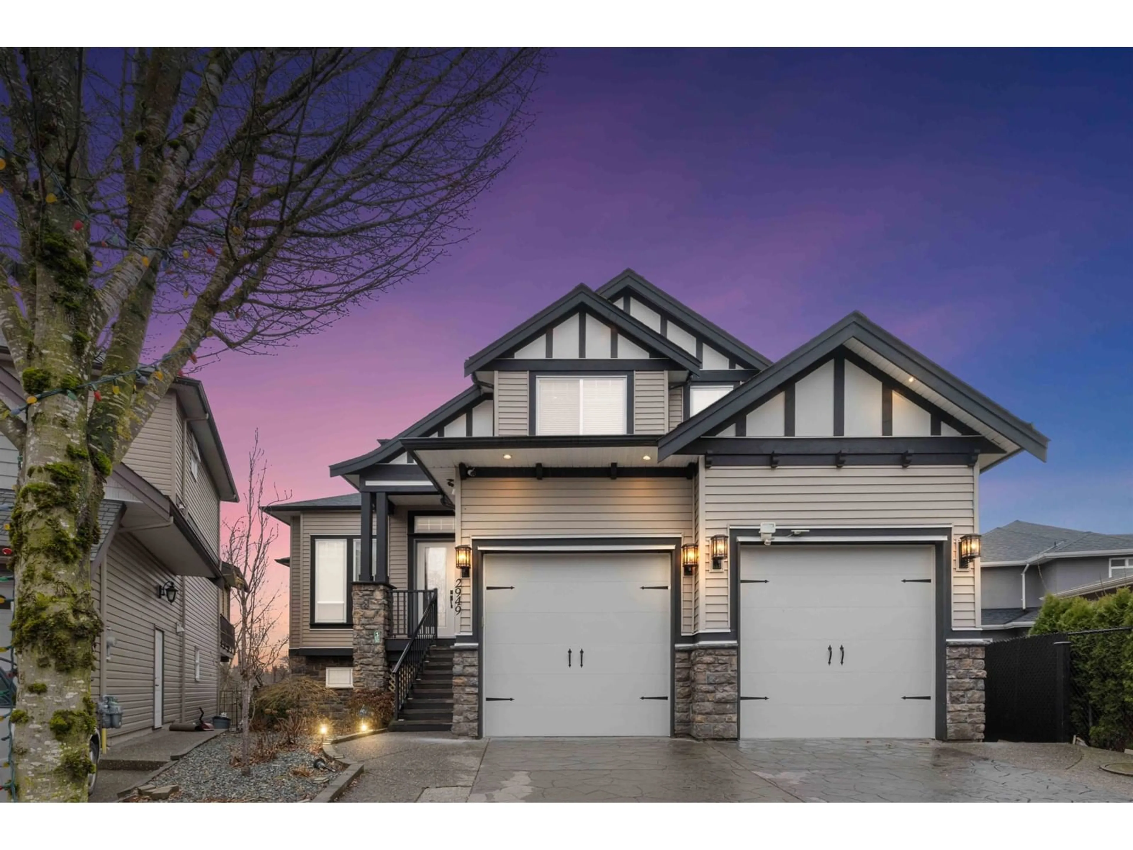 Home with vinyl exterior material, street for 2949 FLAGMAN, Abbotsford British Columbia V4X0A5