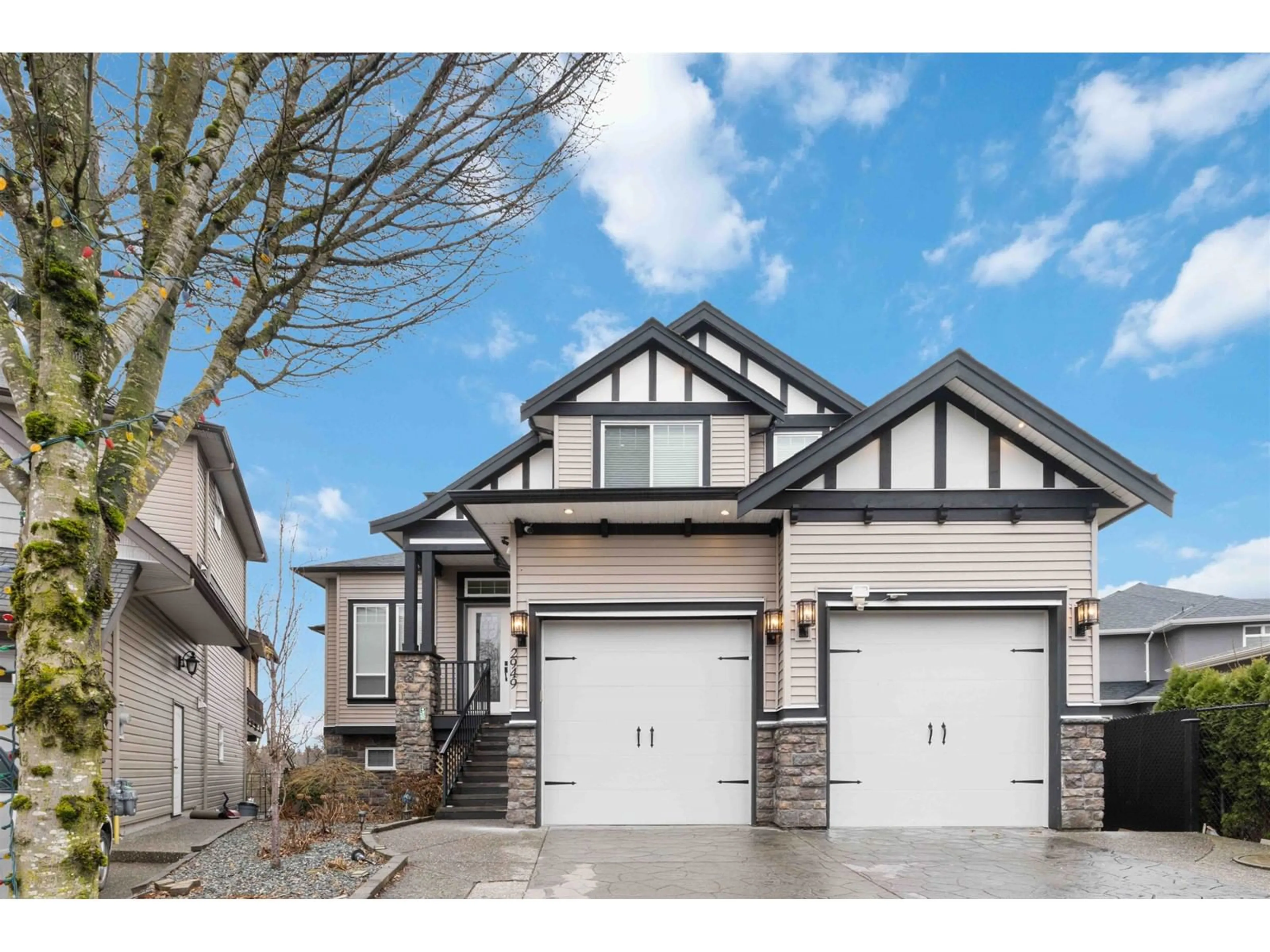 Home with vinyl exterior material, street for 2949 FLAGMAN, Abbotsford British Columbia V4X0A5