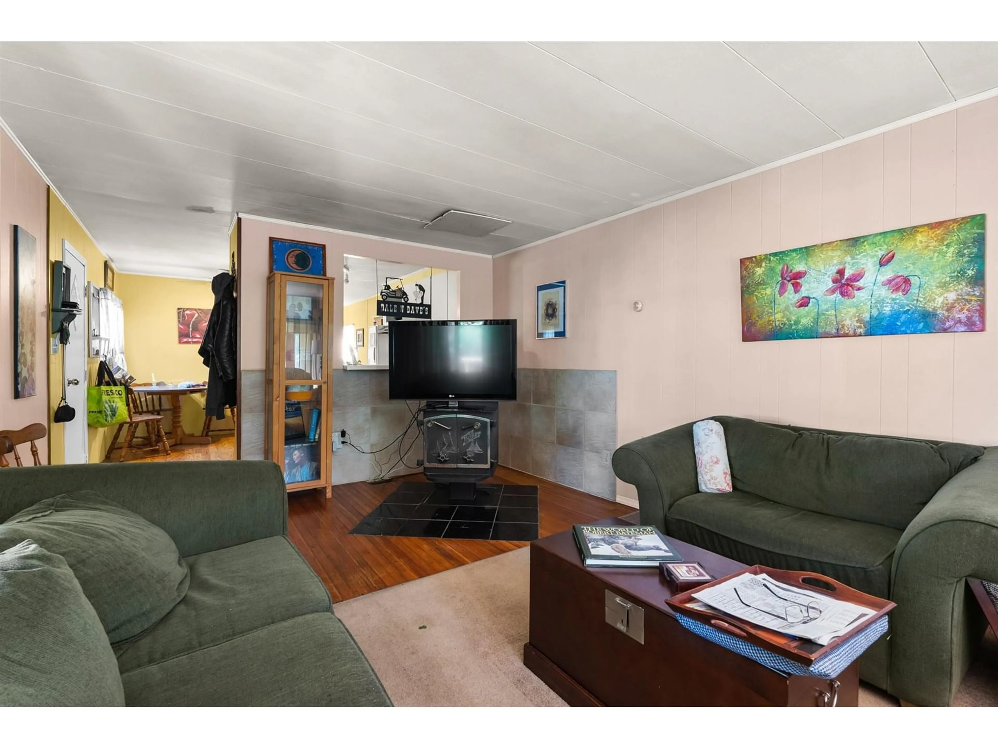 Living room with furniture, wood/laminate floor for 3 - 41495 NORTH NICOMEN, Mission British Columbia V0M1G0