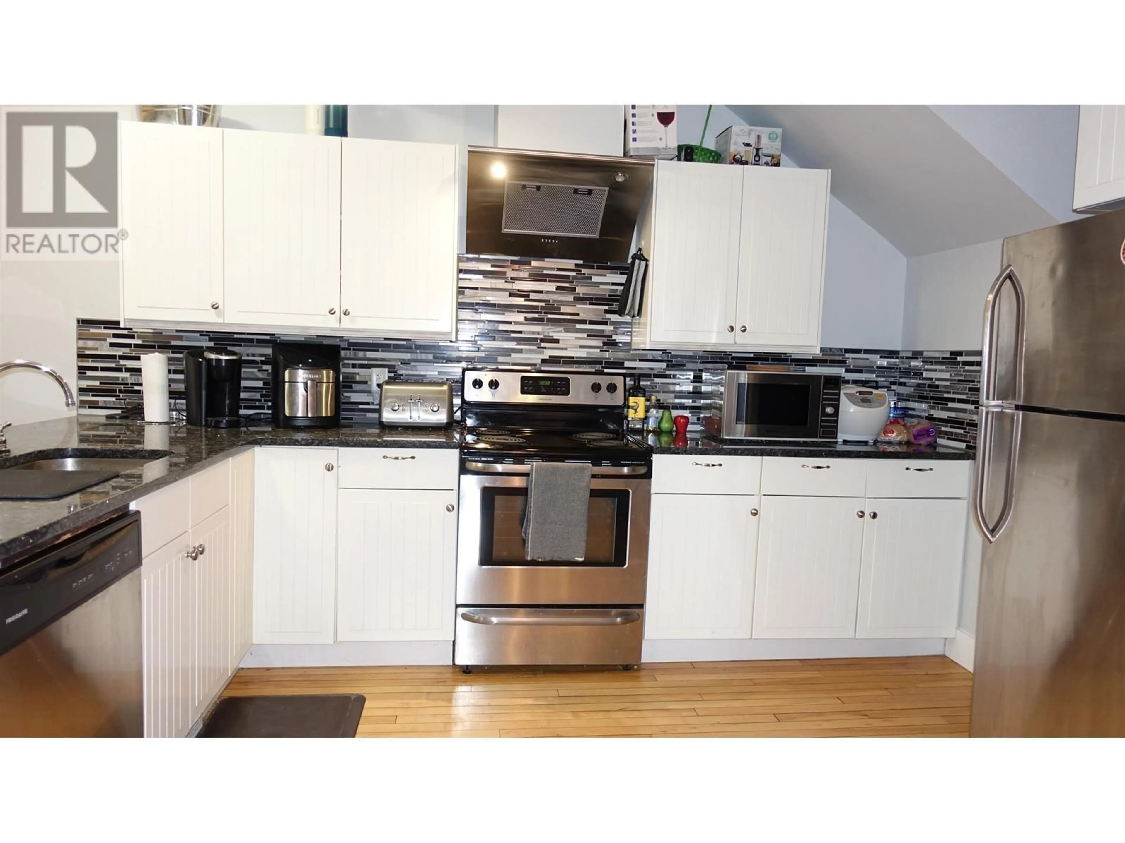 Standard kitchen, wood/laminate floor for 2 - 12016 YORK STREET, Maple Ridge British Columbia V2X3H3