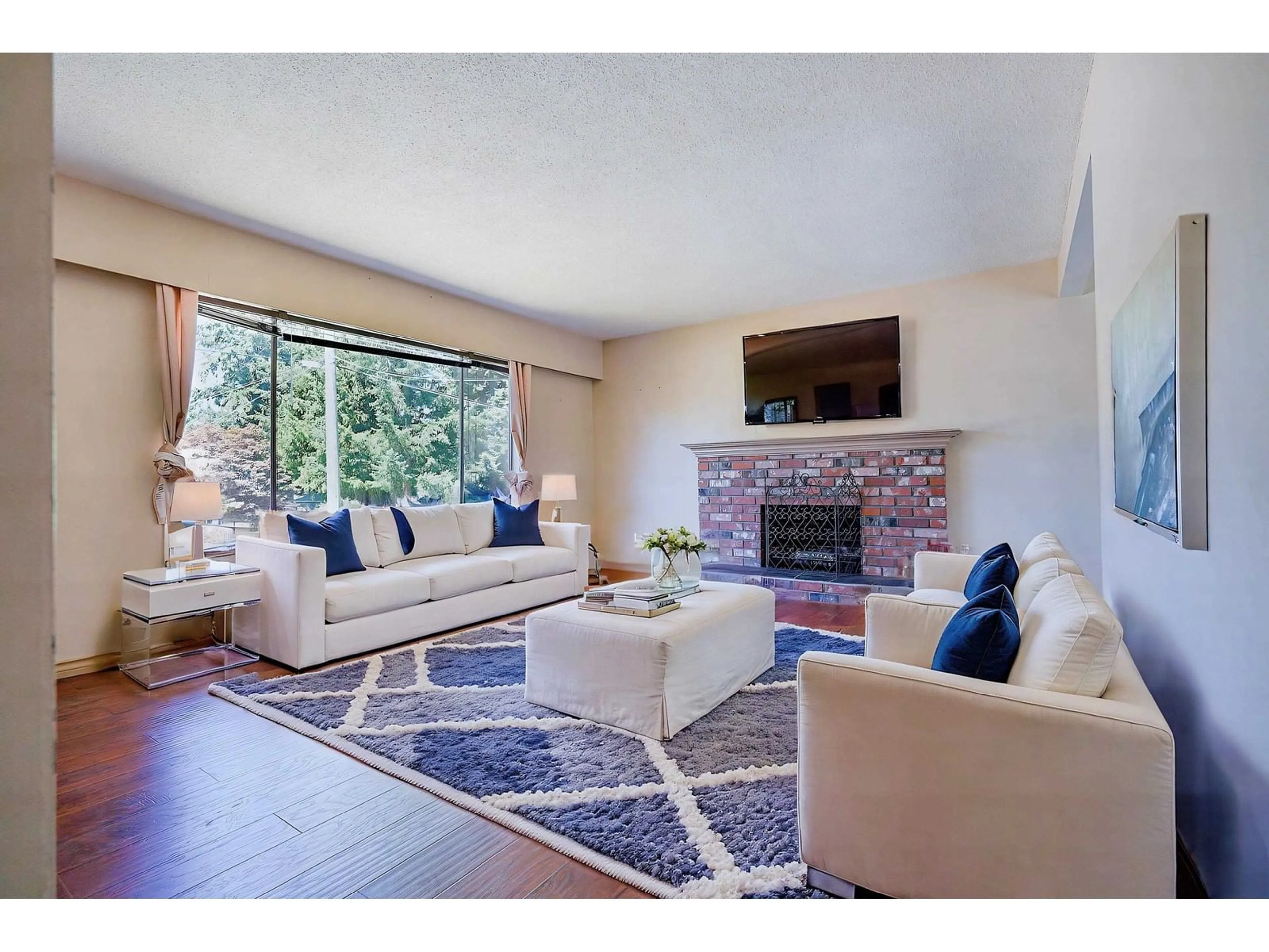 Living room with furniture, unknown for 3722 197A, Langley British Columbia V3A1B7